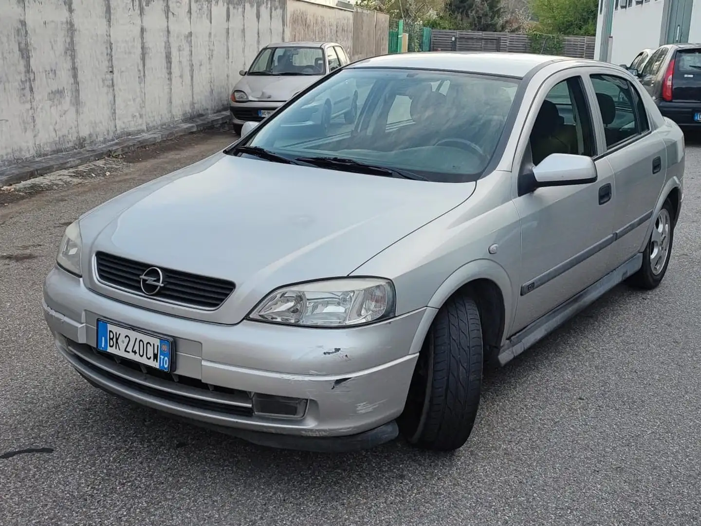 Opel Astra 5p 1.6i 16v GLS Edition 100cv Grigio - 1