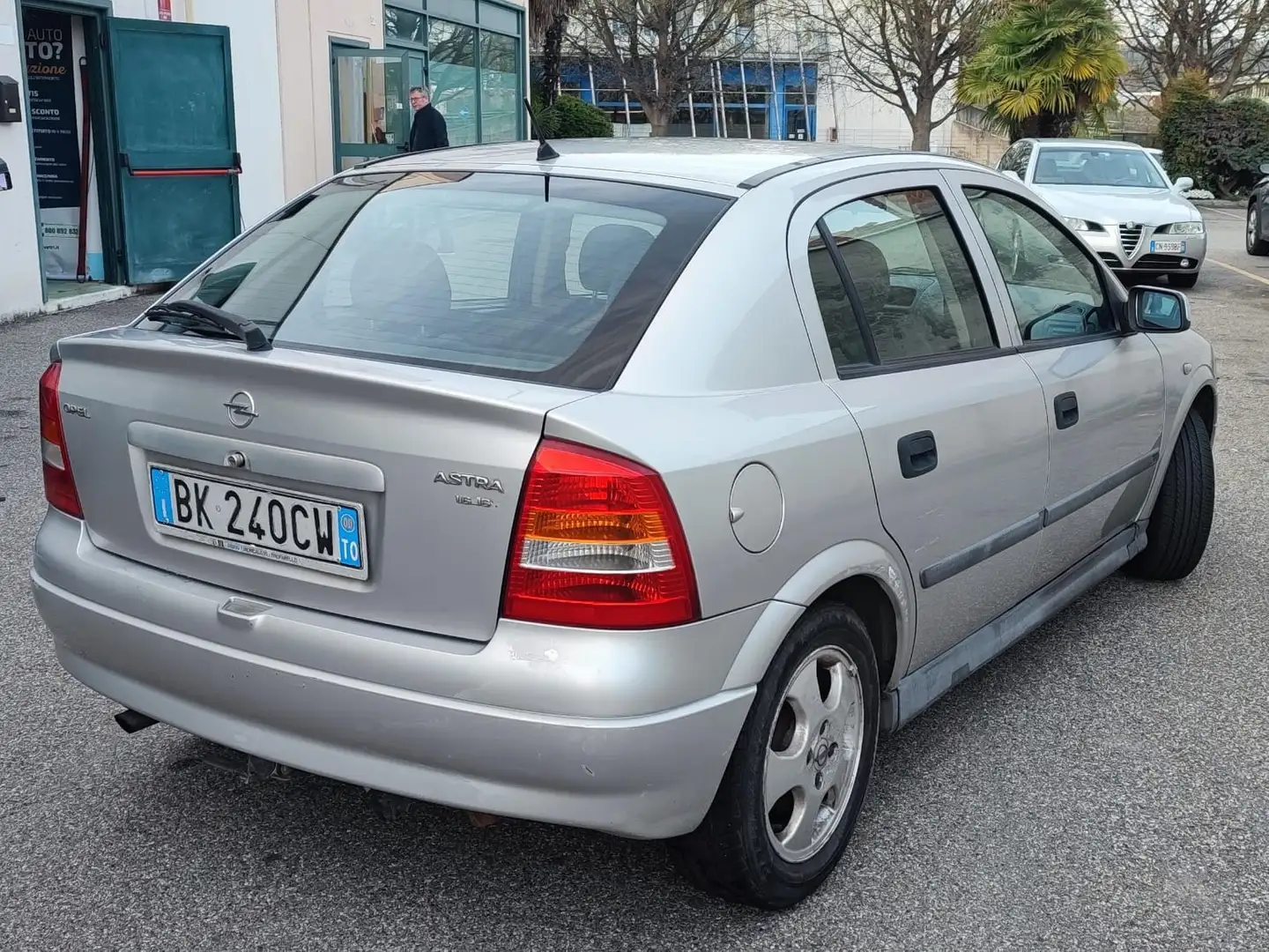 Opel Astra 5p 1.6i 16v GLS Edition 100cv Grigio - 2