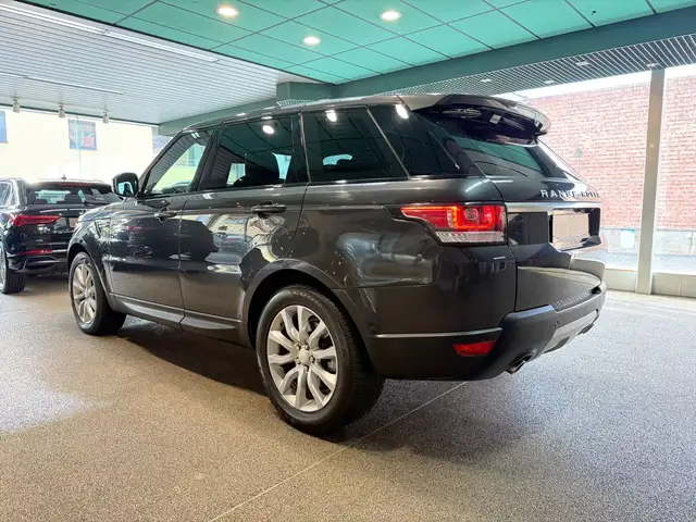 Land Rover Range Rover Sport view 4
