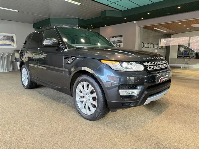 Land Rover Range Rover Sport view 3