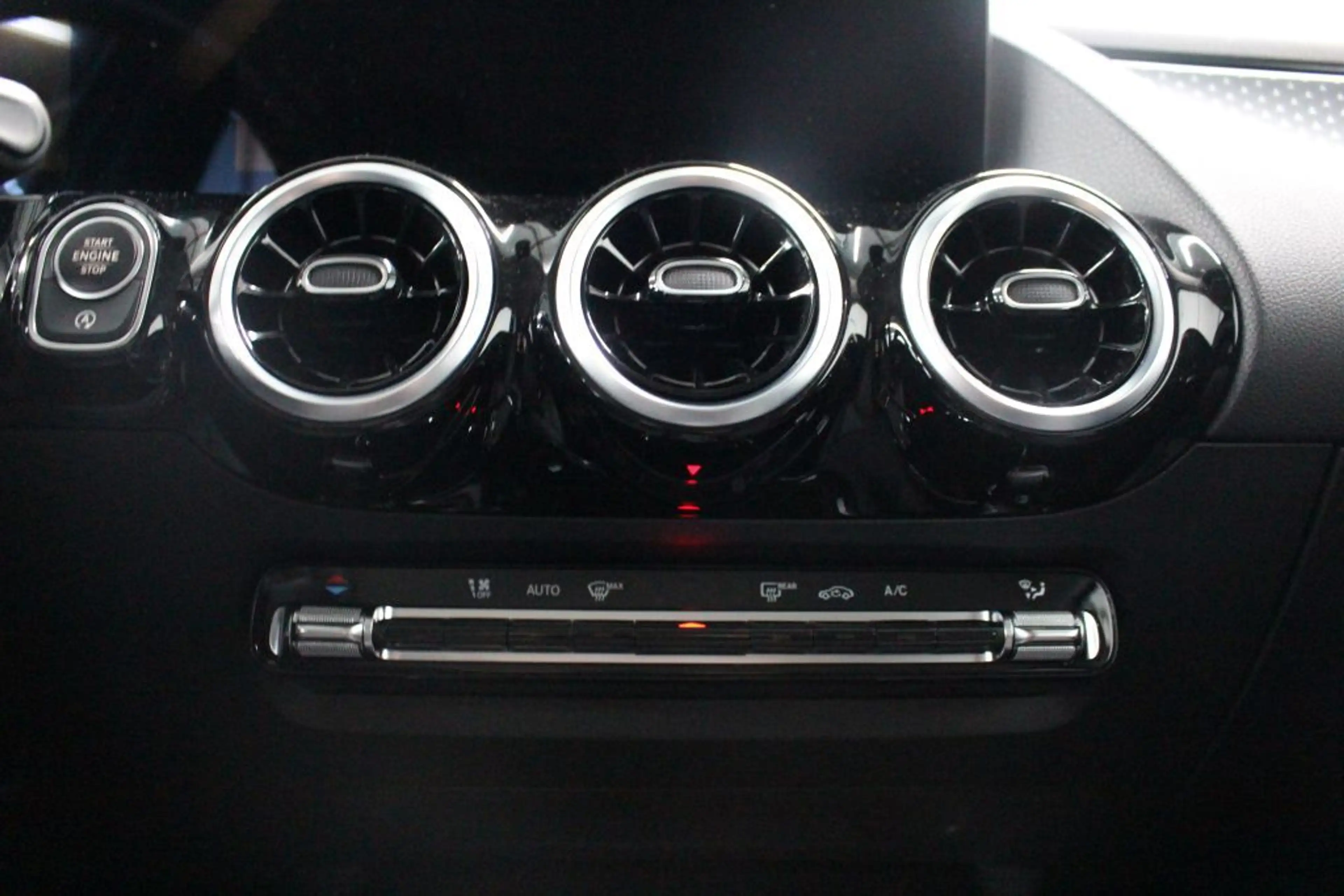 Mercedes-Benz B 220 4M Progressive Adv. AHK LED Kamera PTS — photo 13