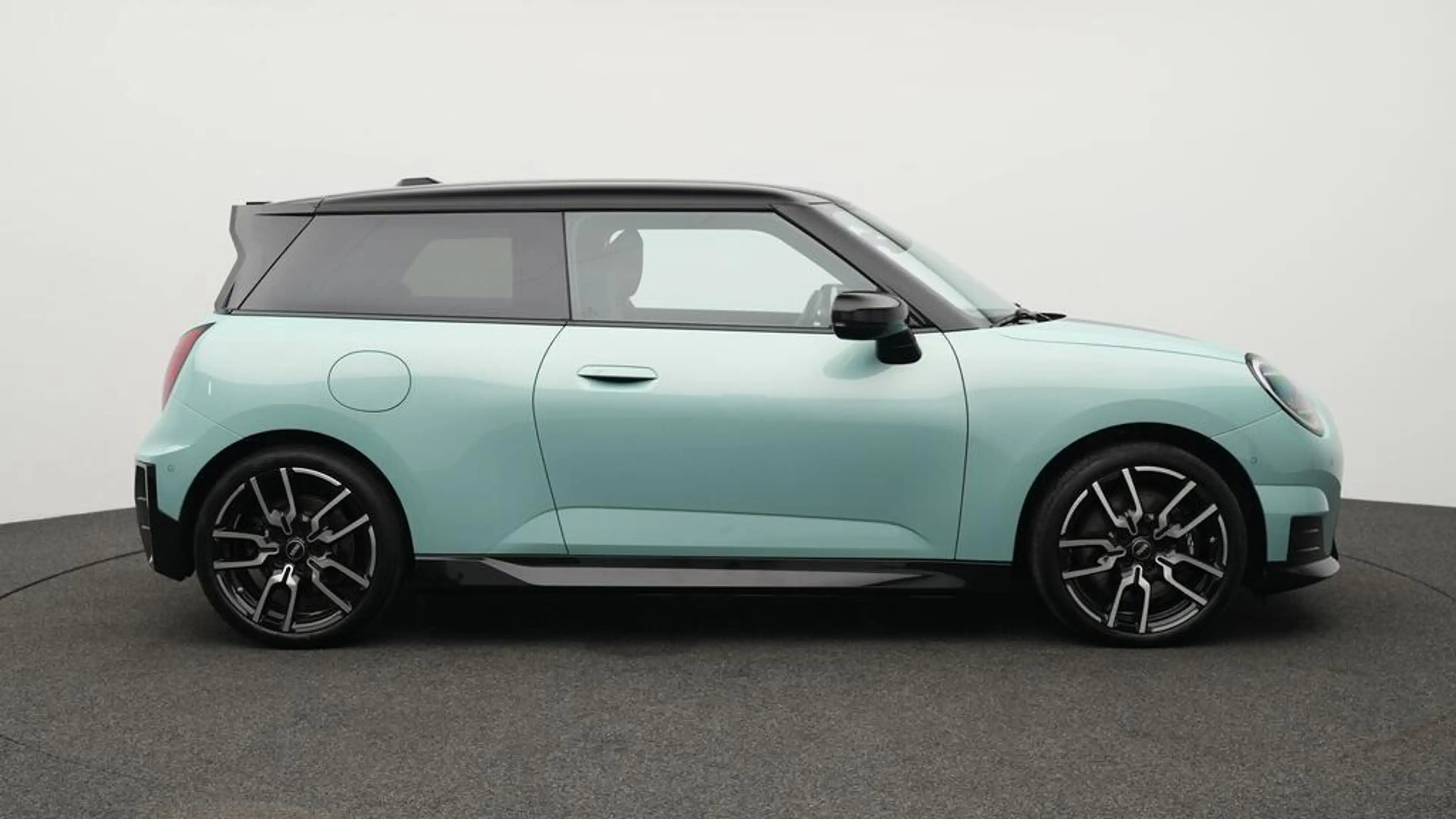 MINI Cooper SE John Cooper Works Trim — photo 2