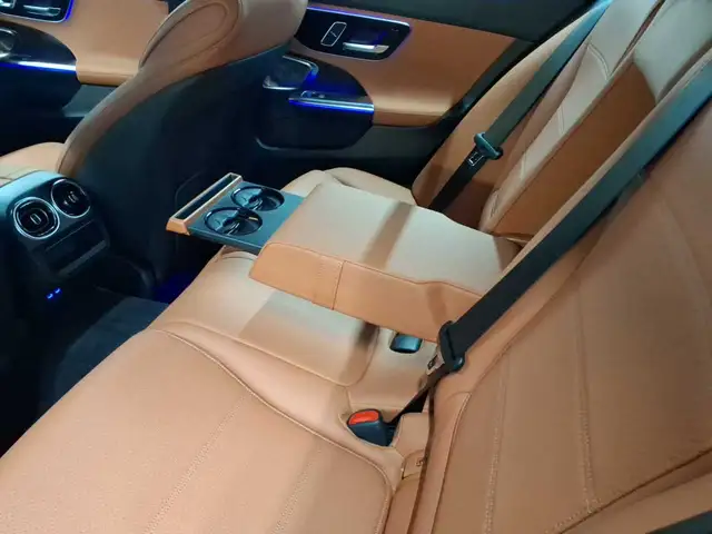 Mercedes-Benz C-Class view 8