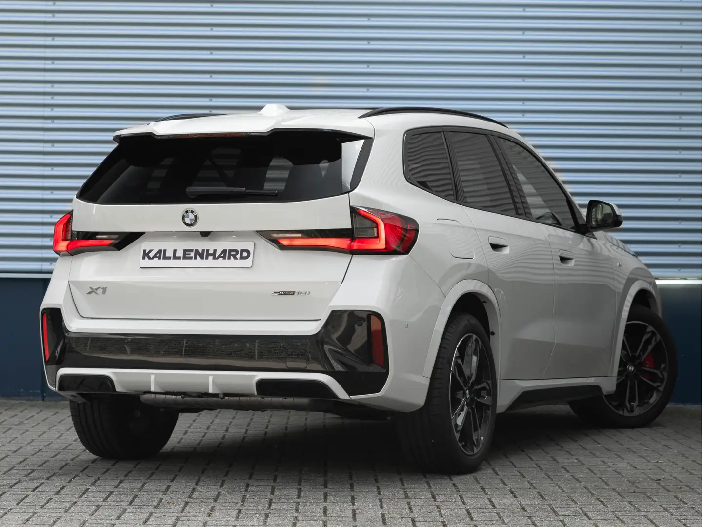 BMW X1 sDrive18i M-Sport Pro - Pano - Trekhaak - Driving Blanc - 2