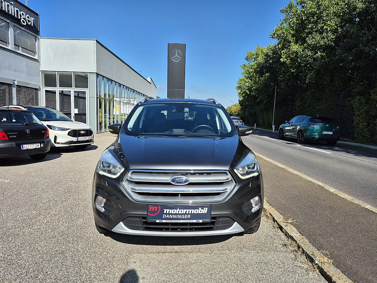 Ford Kuga 2,0 TDCi Titanium Powershift Aut. Grau - 1