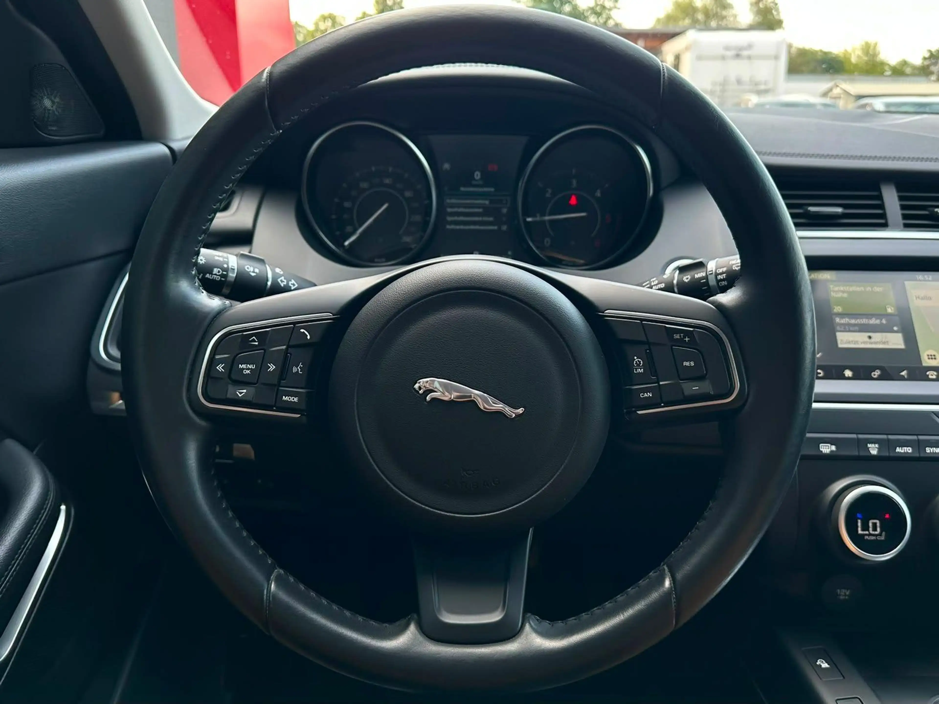 Jaguar E-Pace 2.0TDI MATRIX#ACC#NAVI#SHZ#CAM#LEDER#AHK — photo 15