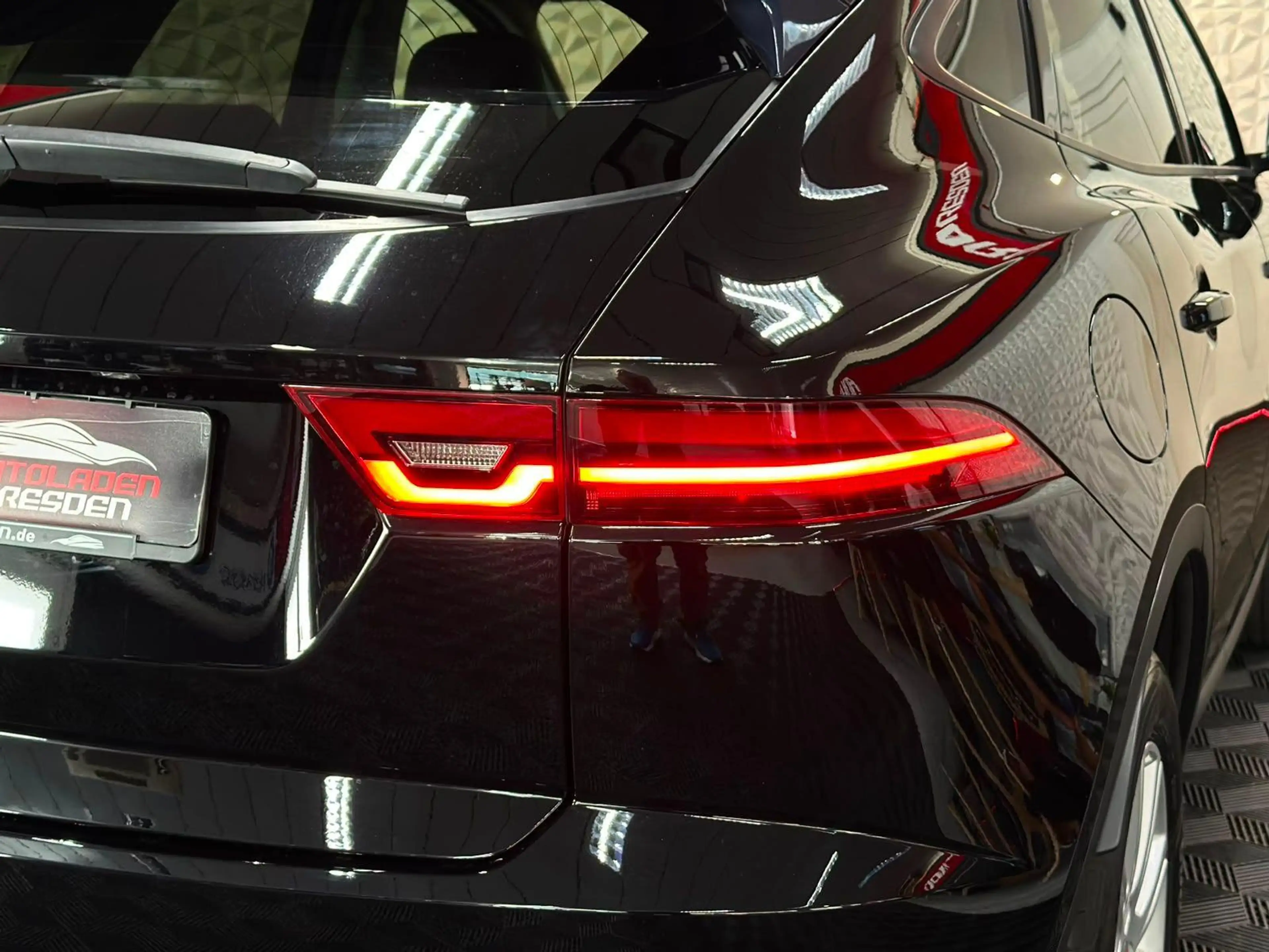 Jaguar E-Pace 2.0TDI MATRIX#ACC#NAVI#SHZ#CAM#LEDER#AHK — photo 11