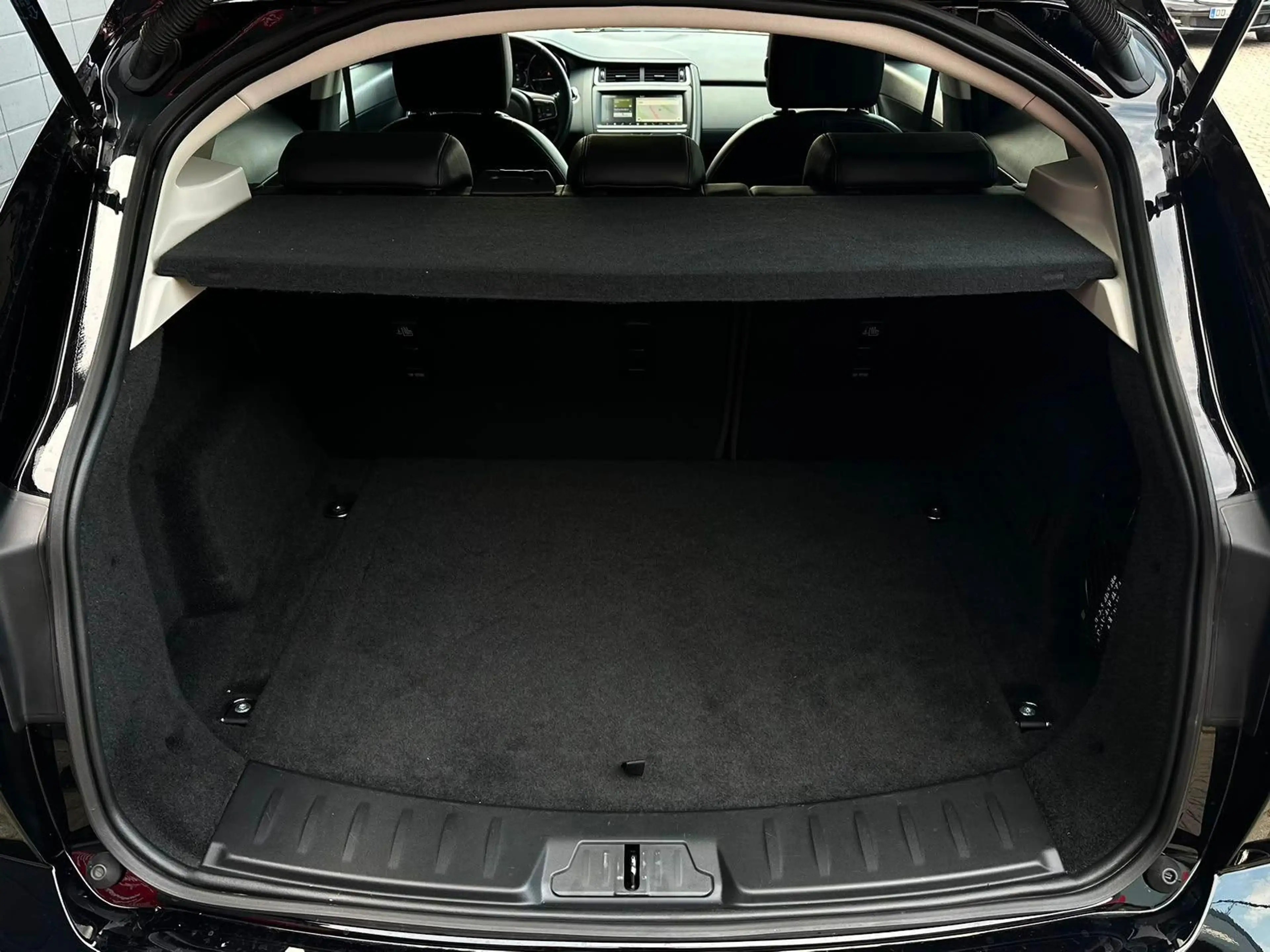 Jaguar E-Pace 2.0TDI MATRIX#ACC#NAVI#SHZ#CAM#LEDER#AHK — photo 7