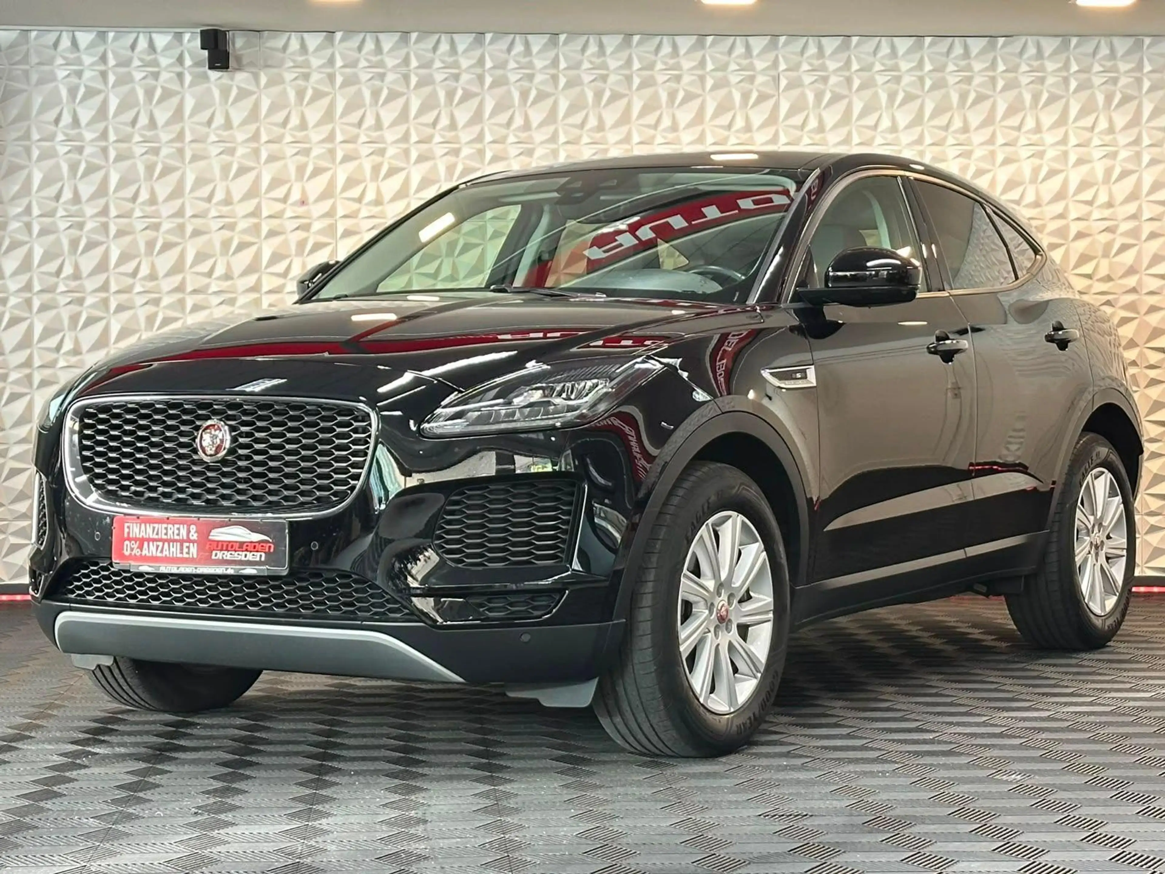 Jaguar E-Pace 2.0TDI MATRIX#ACC#NAVI#SHZ#CAM#LEDER#AHK — photo 4