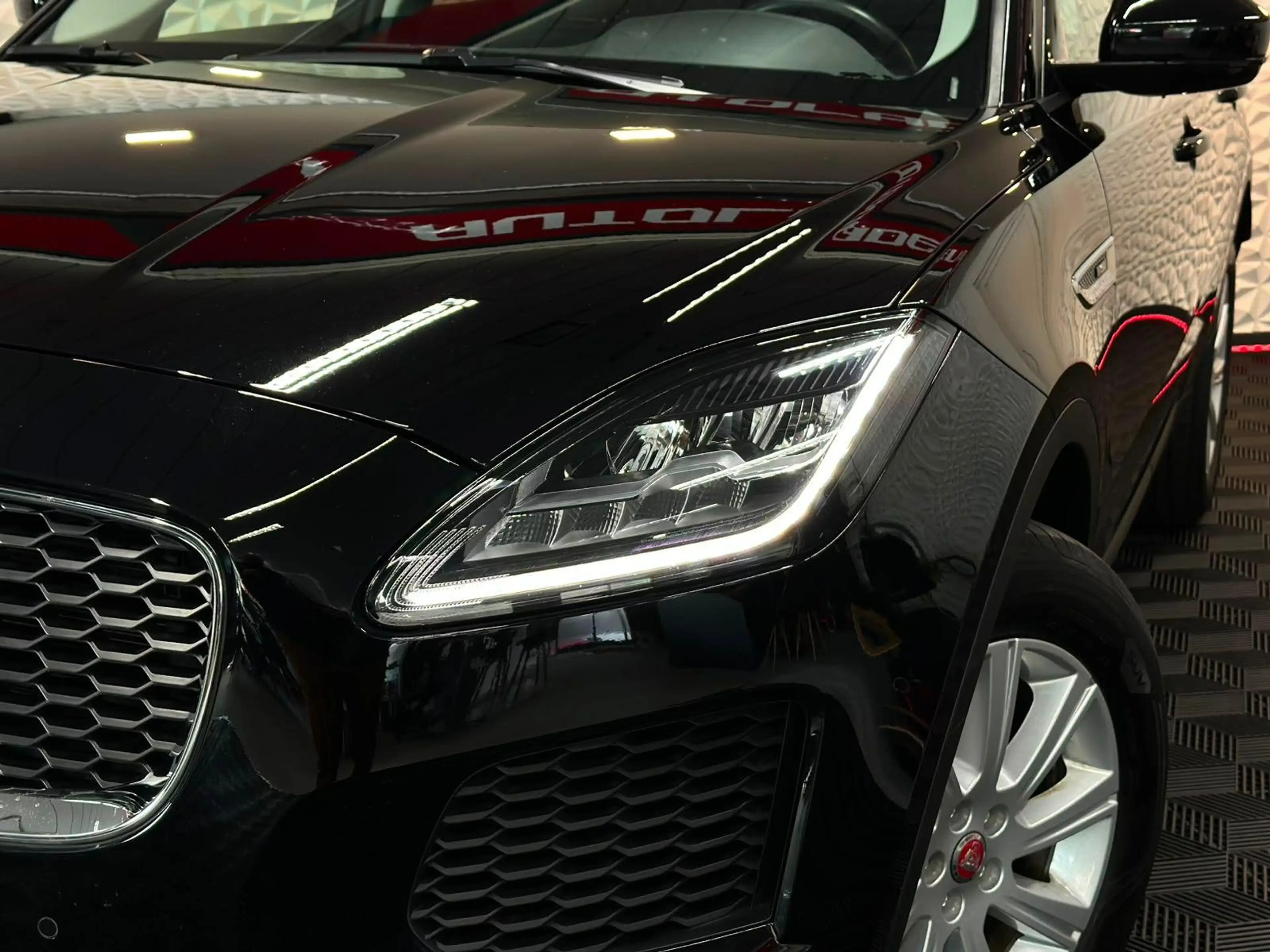 Jaguar E-Pace 2.0TDI MATRIX#ACC#NAVI#SHZ#CAM#LEDER#AHK — photo 10