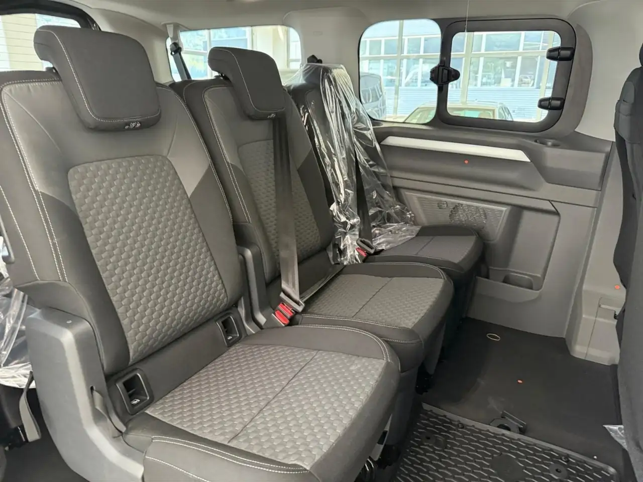 Volkswagen T7 Caravelle 2026 — фото 12