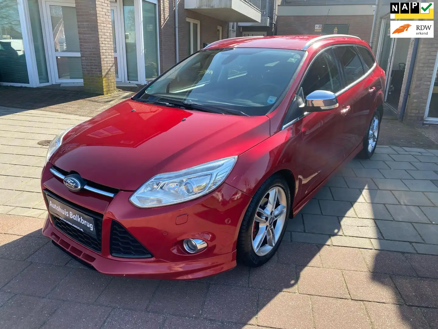 Ford Focus Wagon 1.0 EcoBoost ST-LINE 125 PK CLIMATECONTR PAR Rood - 1