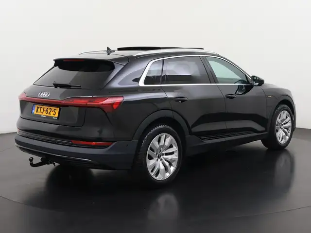 Audi E-Tron view 4