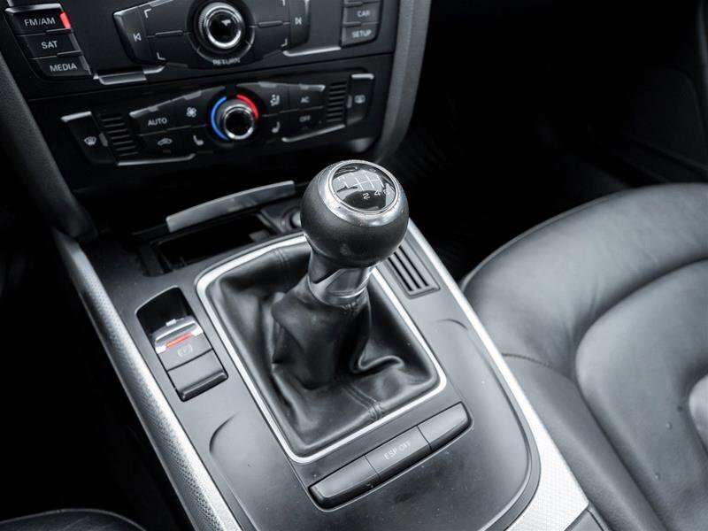 2010 Audi A5 2.0T 6-Speed Manual / AS-IS SPECIAL / thumb 14