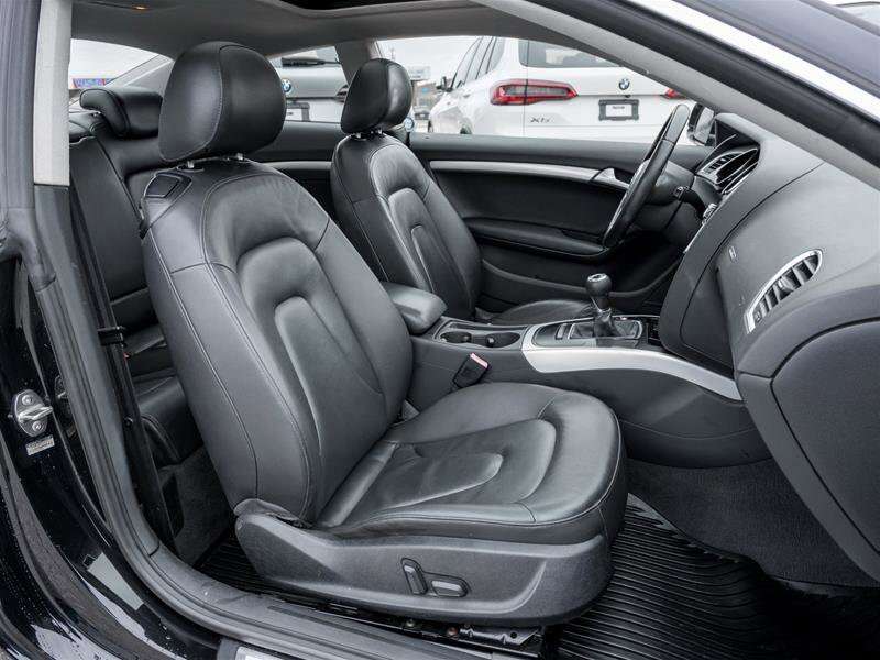 2010 Audi A5 2.0T 6-Speed Manual / AS-IS SPECIAL / thumb 22