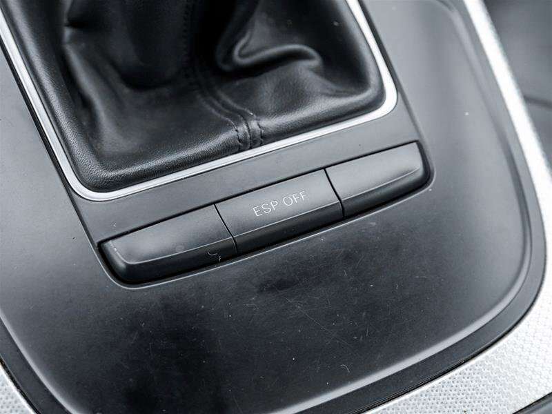 2010 Audi A5 2.0T 6-Speed Manual / AS-IS SPECIAL / thumb 15