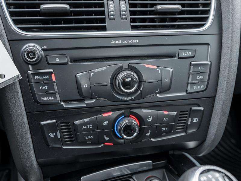 2010 Audi A5 2.0T 6-Speed Manual / AS-IS SPECIAL / thumb 17