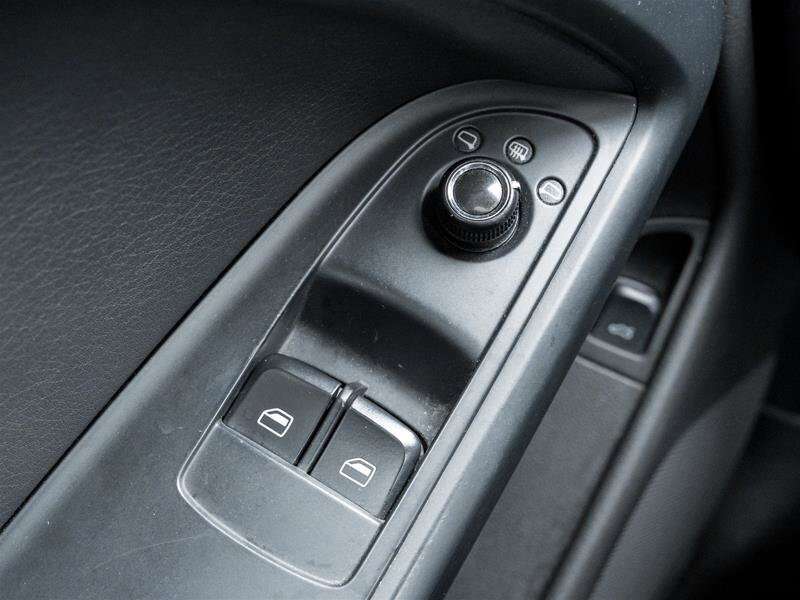 2010 Audi A5 2.0T 6-Speed Manual / AS-IS SPECIAL / thumb 13