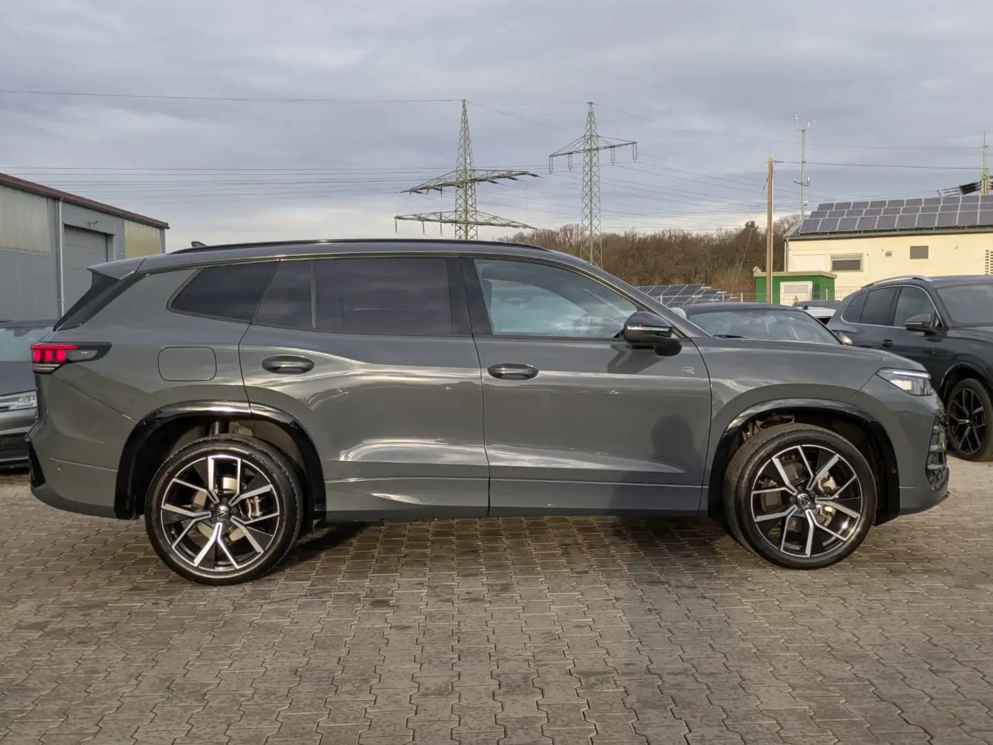 Volkswagen Tayron 2.0 TDI 4M R-Line BLACK*7Si*MATRIX*PANO Gris - 2