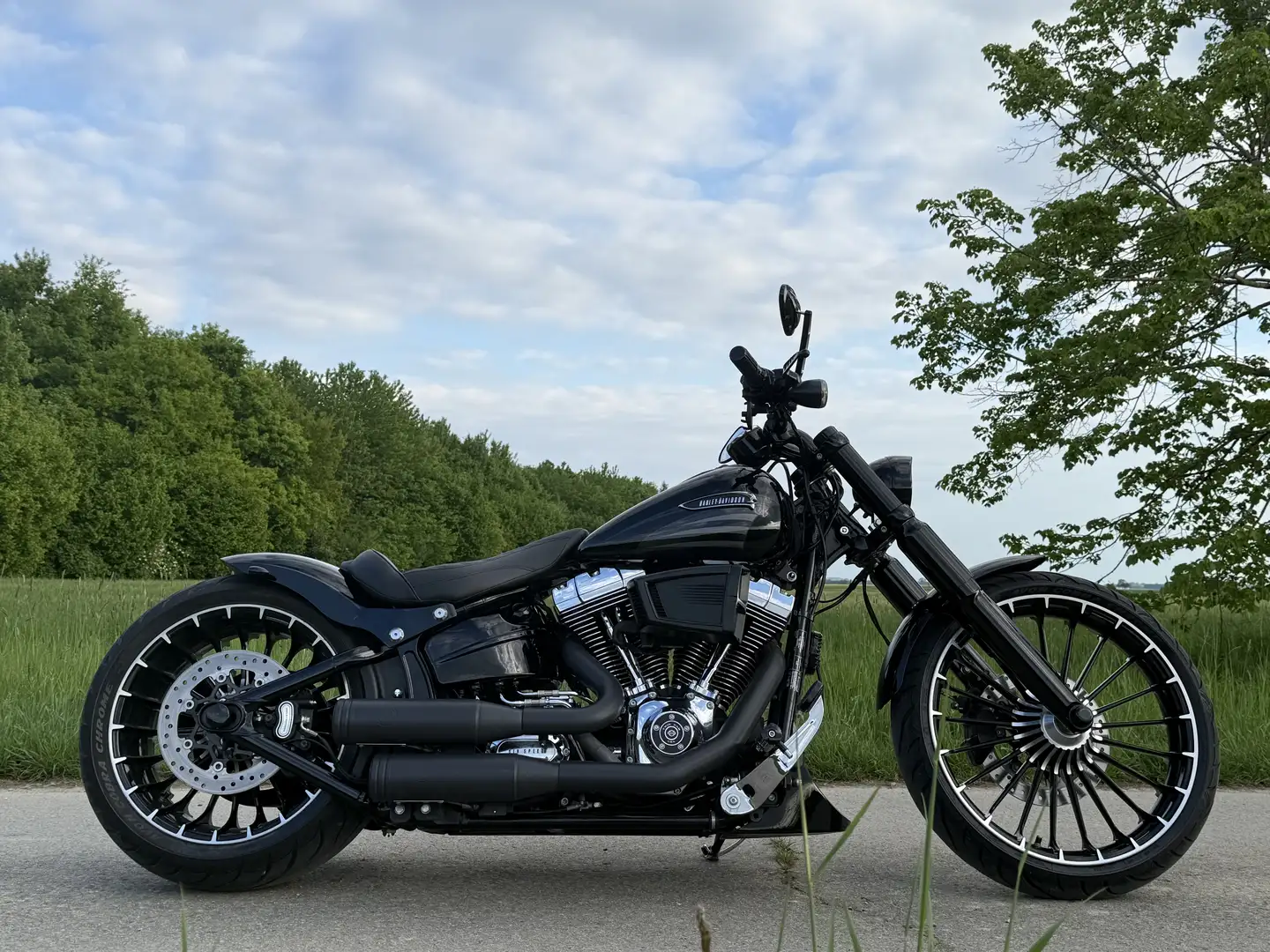 Harley-Davidson Breakout 5HD 103 Custom Noir - 1
