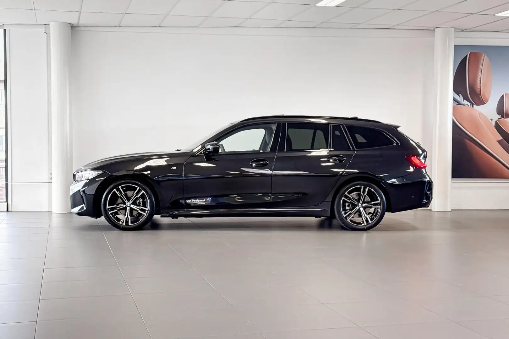 BMW 318 3 Serie Touring 318i | M Sport | Glazen Panoramada Zwart - 2