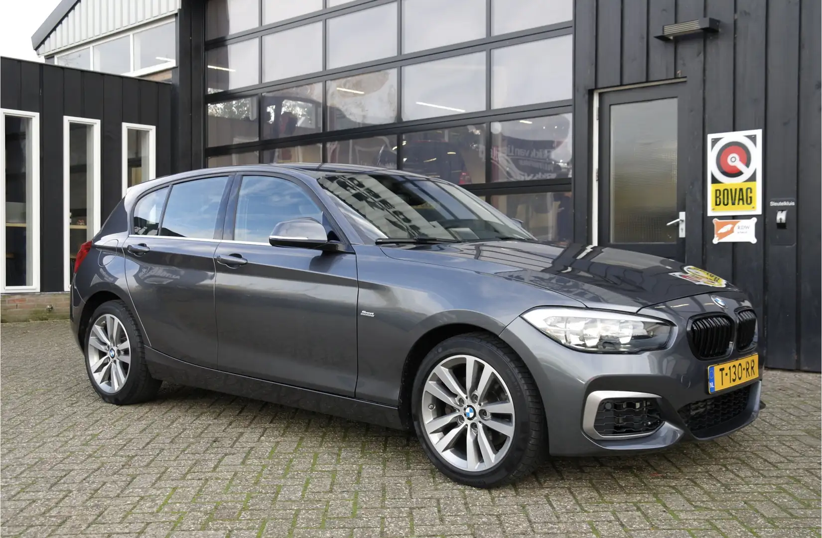 BMW 125 1-serie 125i 218 PK M Sport | Cruise | Clima | Nav Grijs - 1