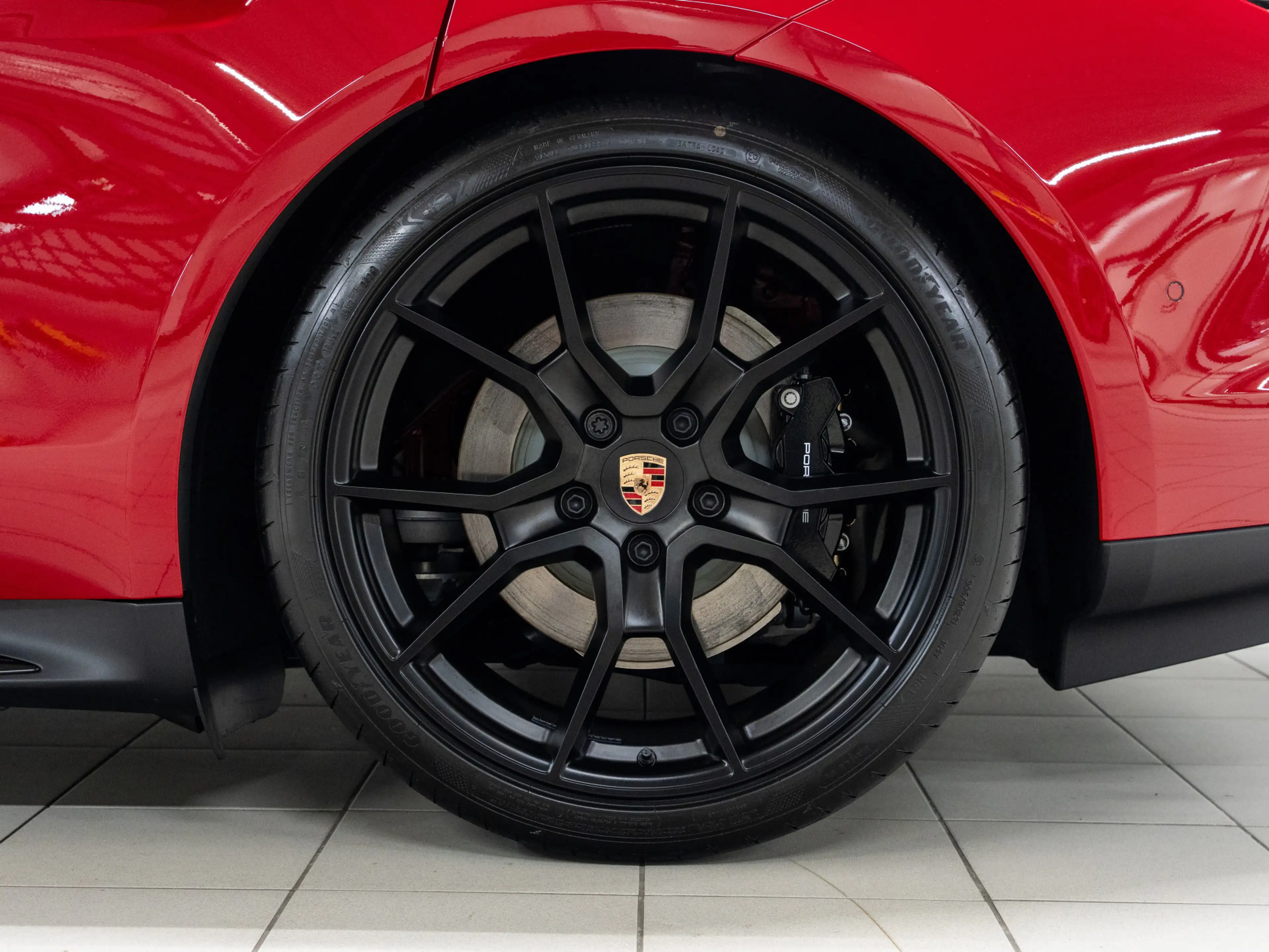 Porsche Taycan Black Edition — photo 11