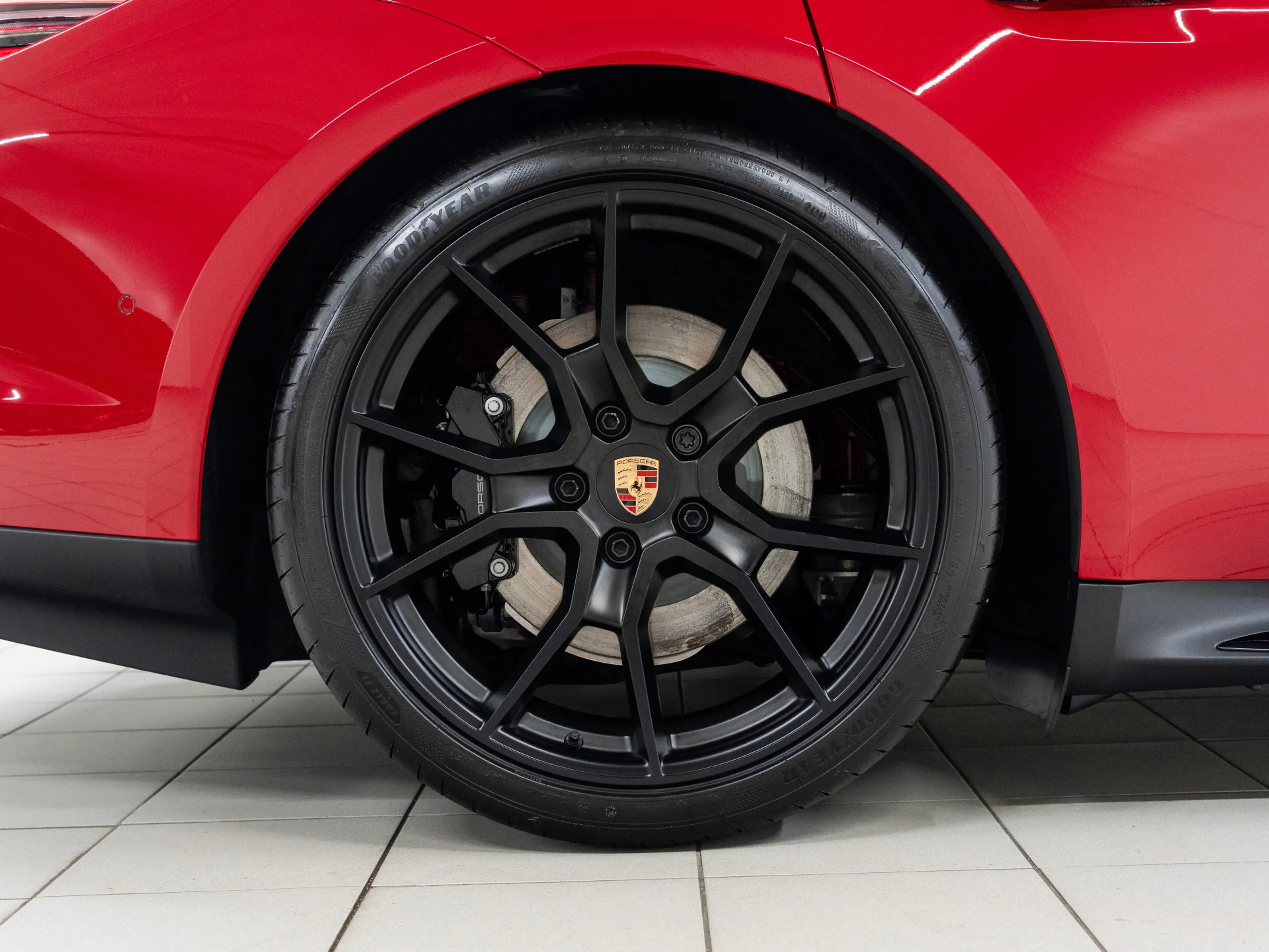 Porsche Taycan Black Edition — photo 9