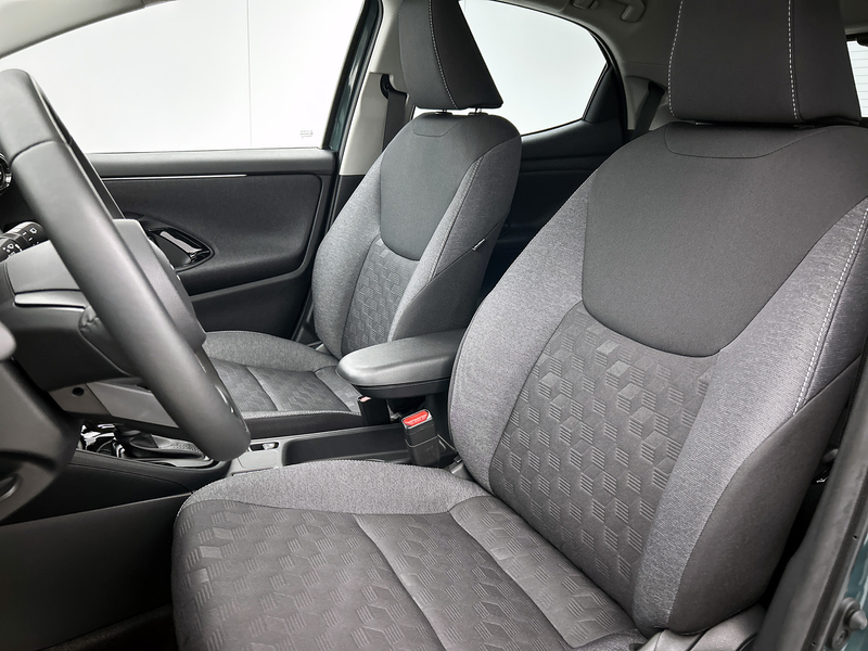 Toyota Yaris 1.5 Hybrid 115 First Edition Comfort Pack | BTW vo — photo 15
