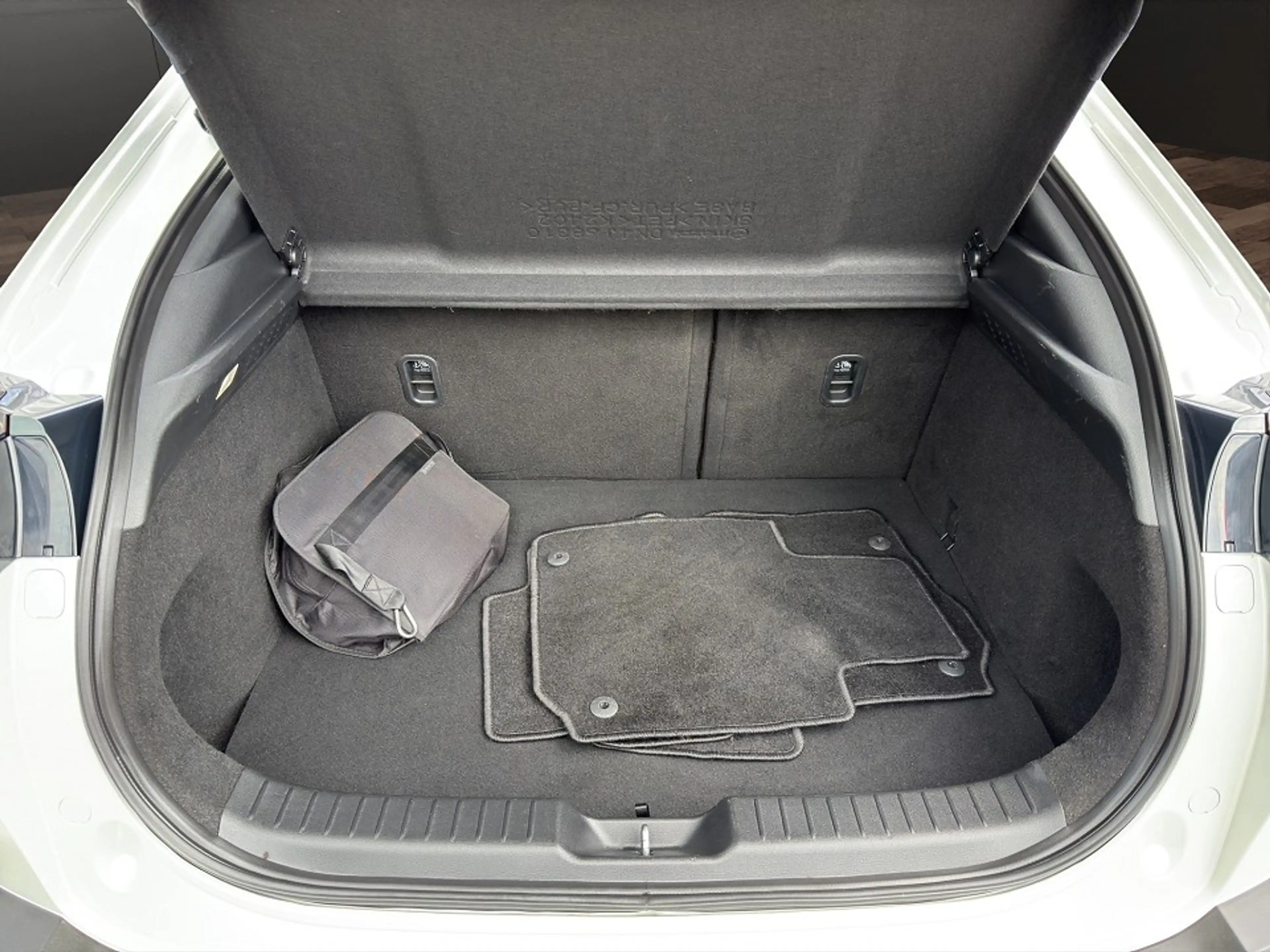 Mazda MX-30 35,5 kWh 145PS AdVantage Modern Confidence ACAA+KA — photo 9