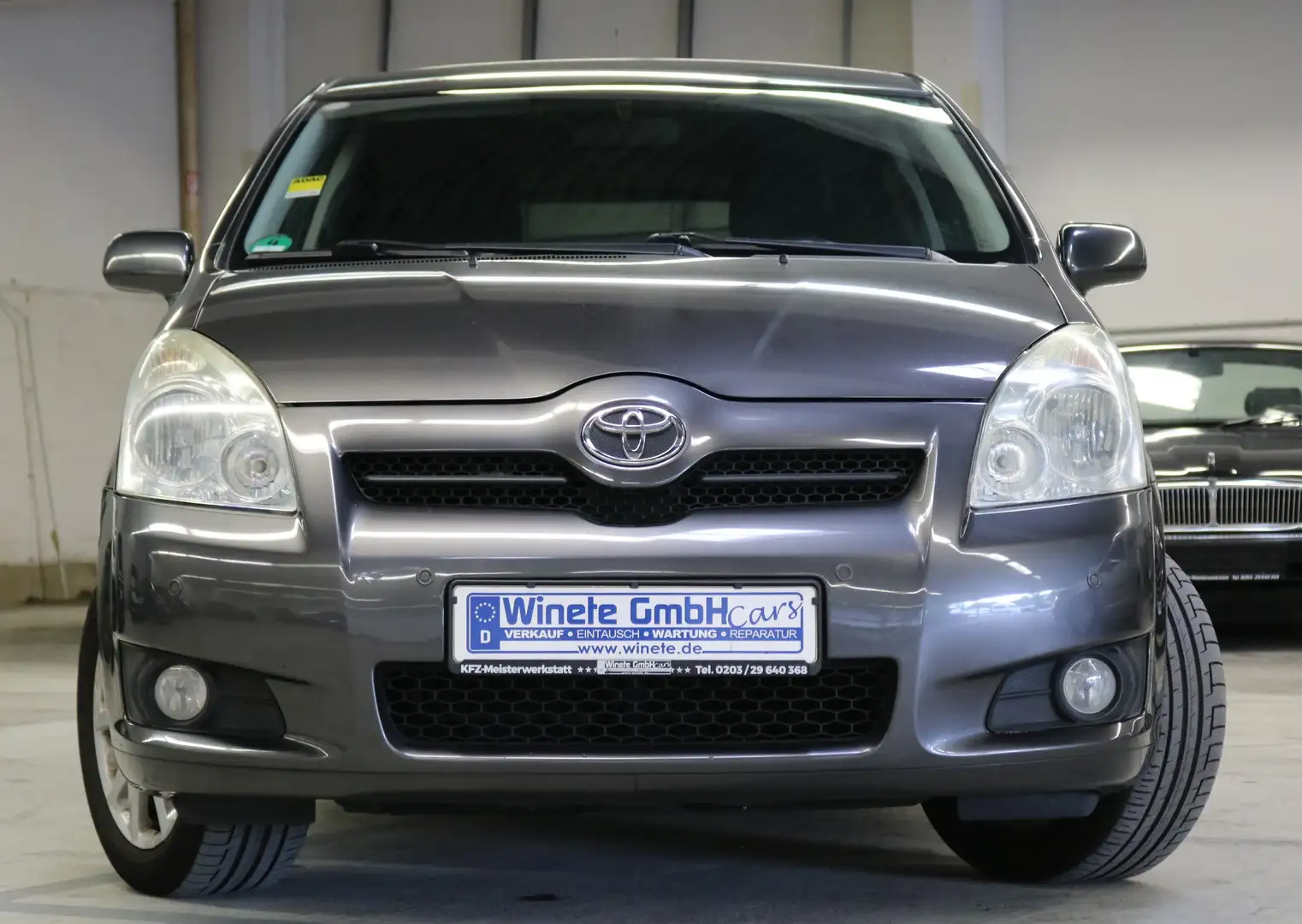 Toyota Corolla Verso 1.8 Team*7SITZER*NAVI*PDC*KLIMAAUT*8FachBereift*uv Сірий - 2
