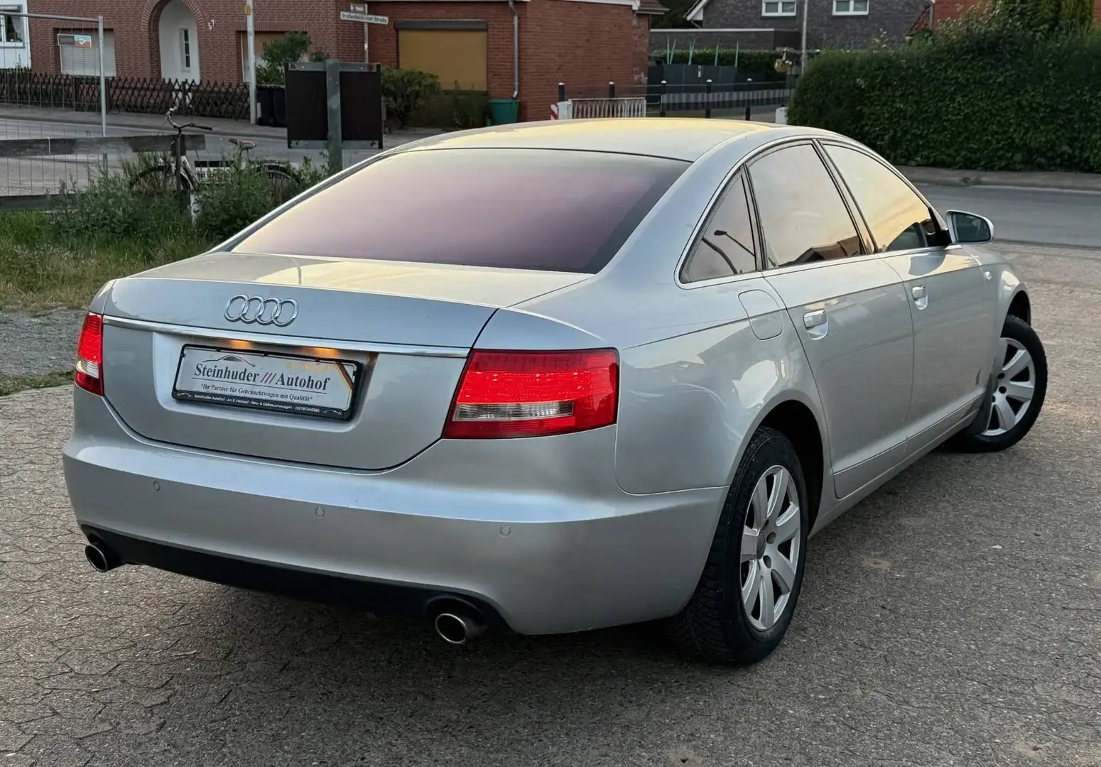 Audi A6 2.4 Limo Automatik Grau - 2