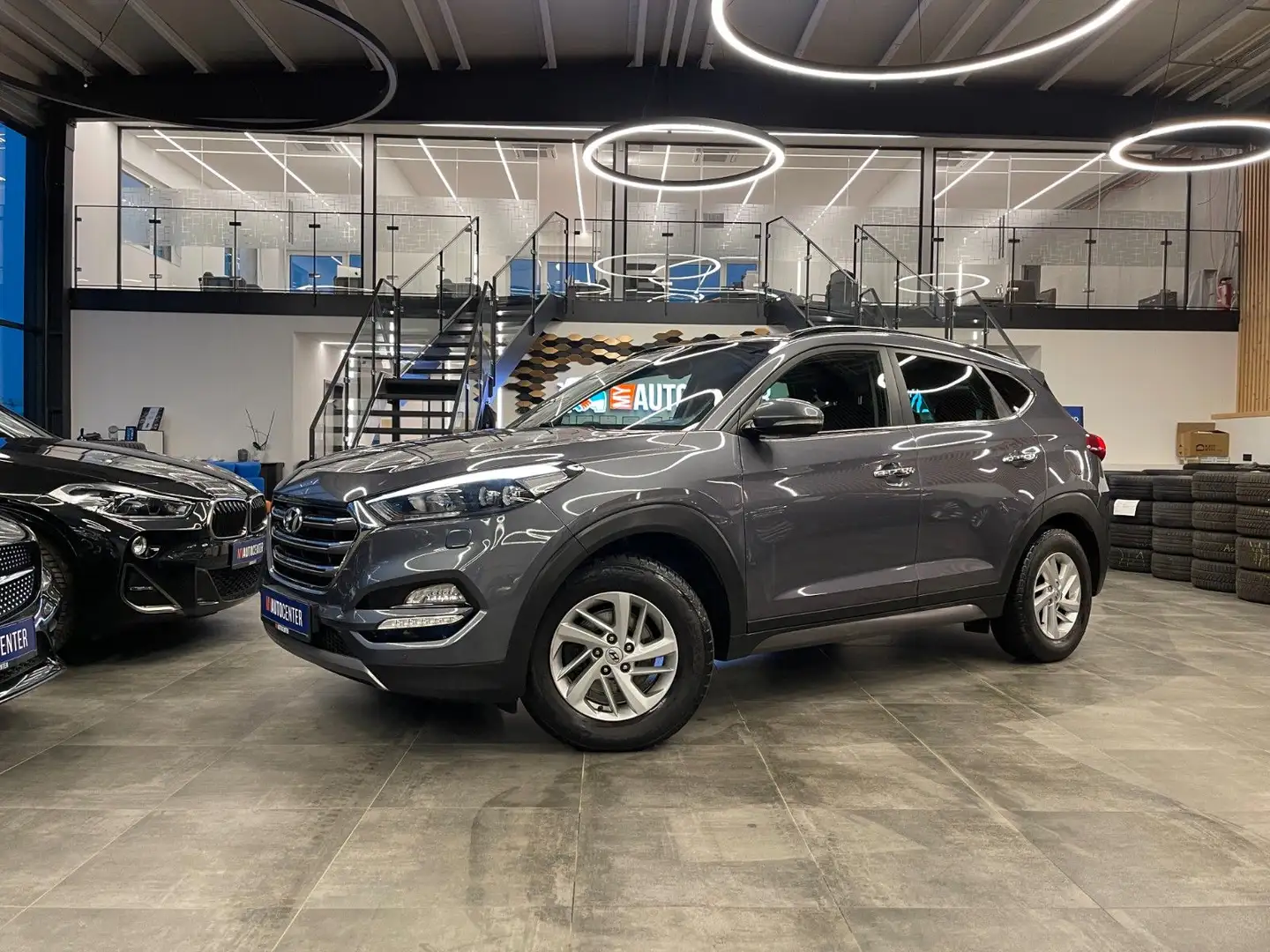 Hyundai TUCSON Premium 4WD *AHK*KAMERA*NAVI*PANO*LEDER* Grau - 1