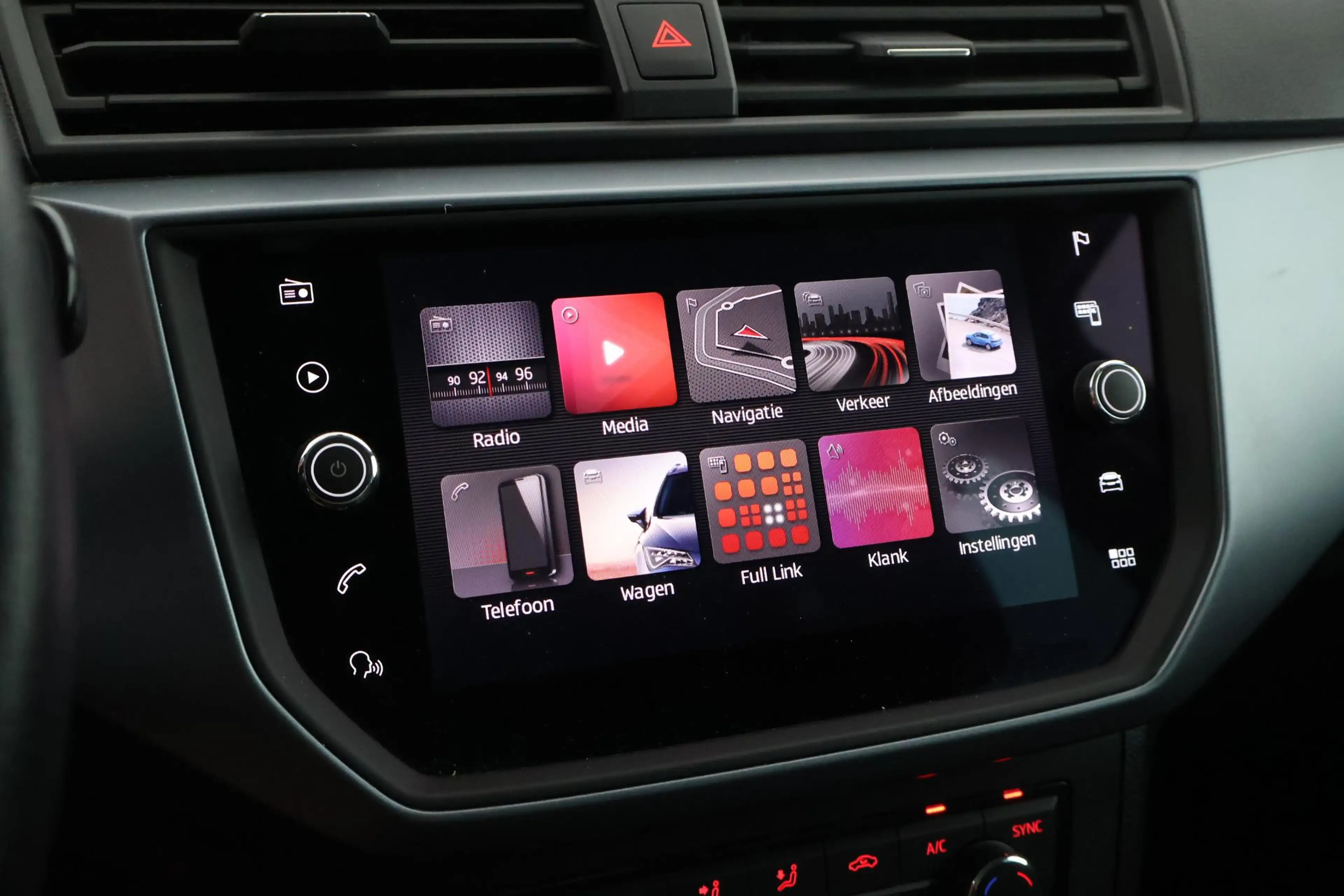 SEAT Arona 1.0 TSI 95pk Style Launch Edition Navigatie Climat — photo 18