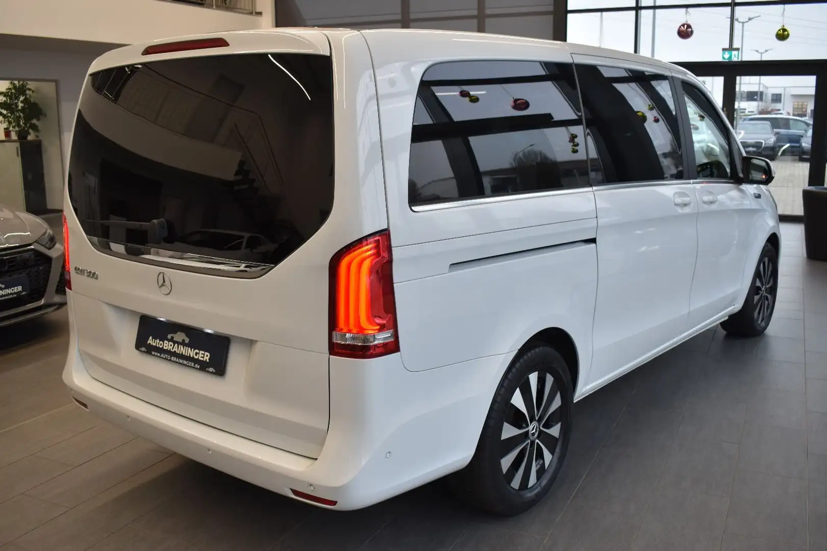 Mercedes-Benz EQV 300 300 lang 8-Sitzer LED~Navi3D~Distronic~360° Wit - 2
