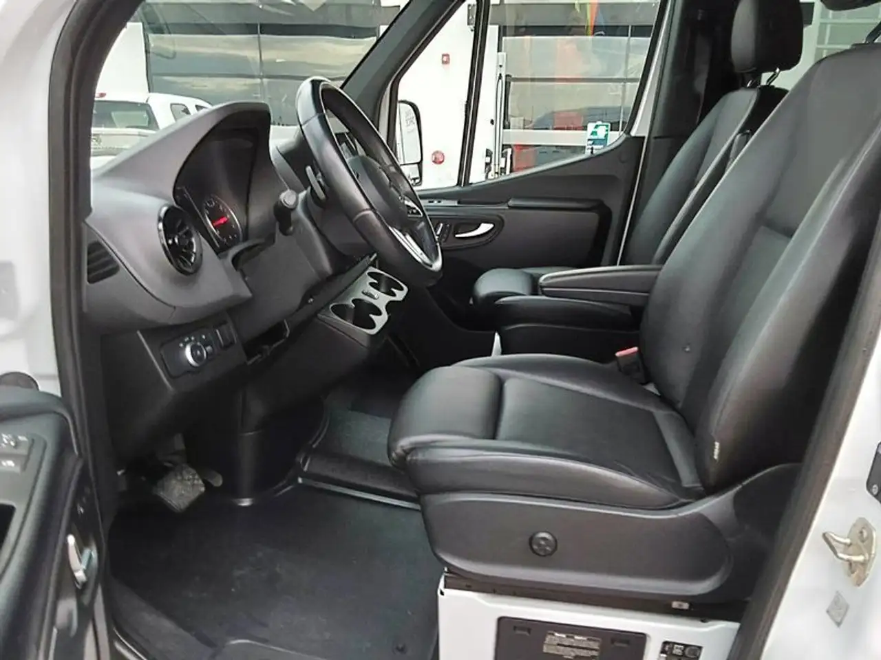 Mercedes-Benz Sprinter снимка Mercedes-Benz Sprinter