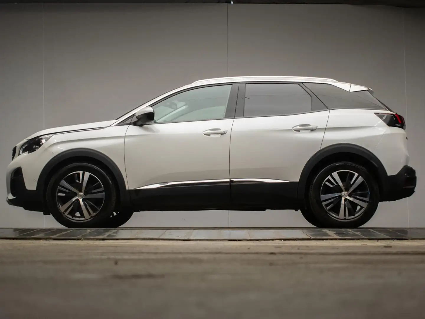 Peugeot 3008 1.2 PureTech Allure Sport (APPLE CARPLAY,NAVI,LED, Blanc - 1