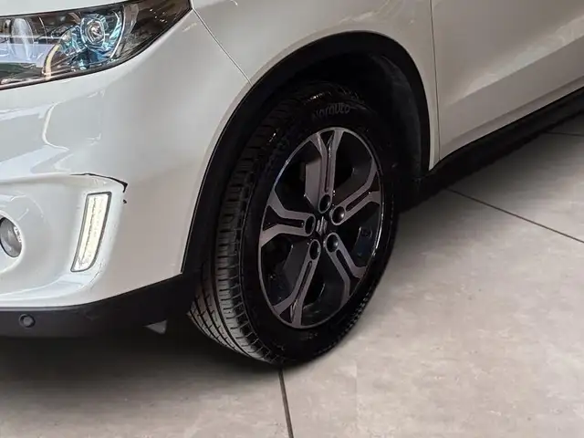 Suzuki Vitara view 15