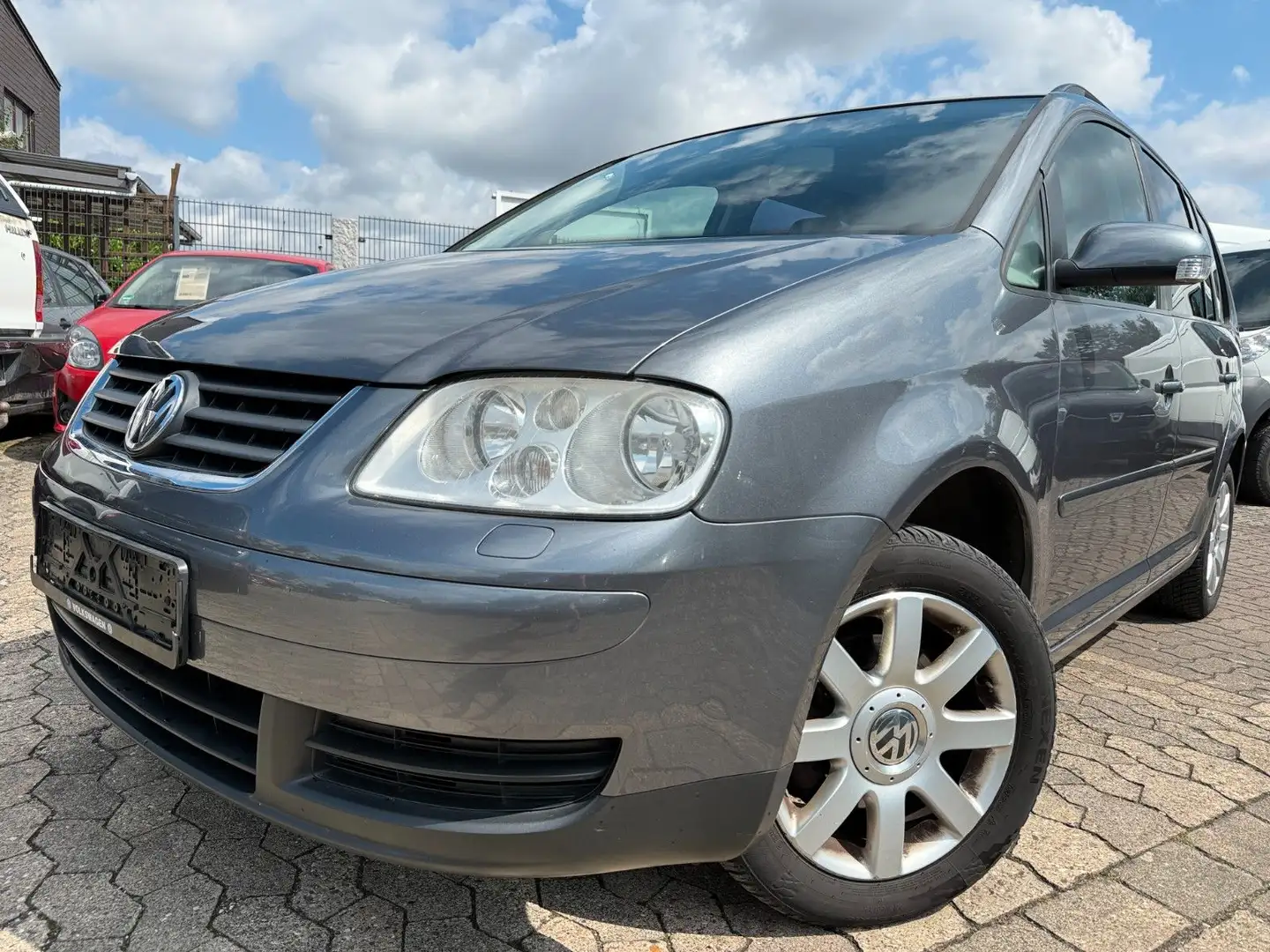 Volkswagen Touran 1.6 Klimaautomatik,Navi,7-Sitze Gri - 1