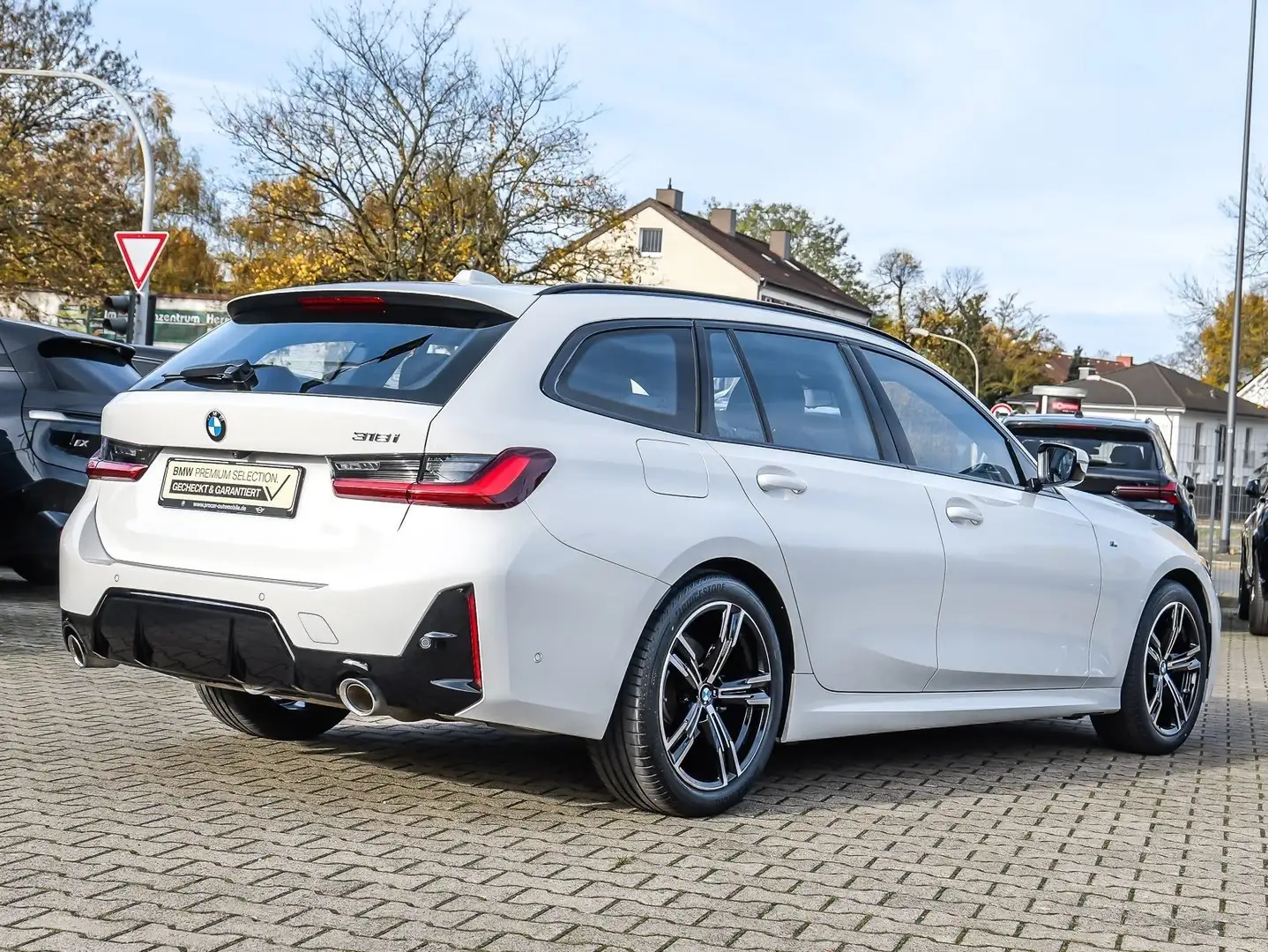 BMW 318 i Touring M Sport AHK ACC Widescreen RFK DAB Weiß - 2
