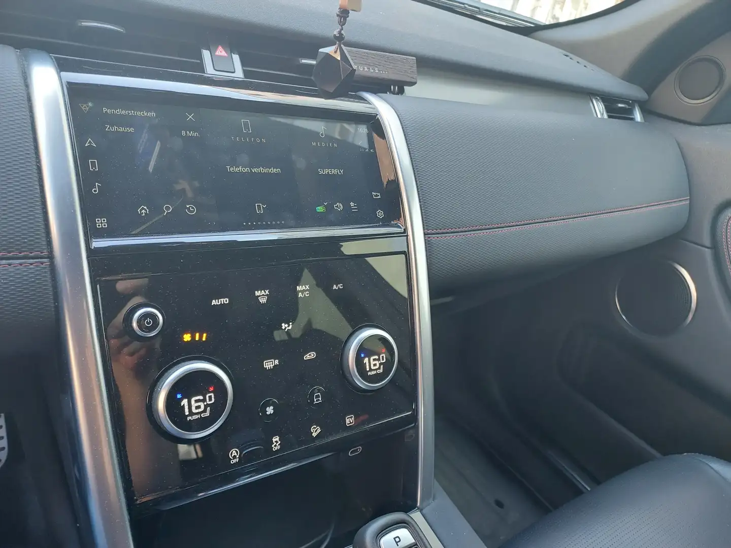 Land Rover Discovery Sport Discovery Sport P300e PHEV AWD R-Dynamic S Aut. R-Dynamic S Silber - 1