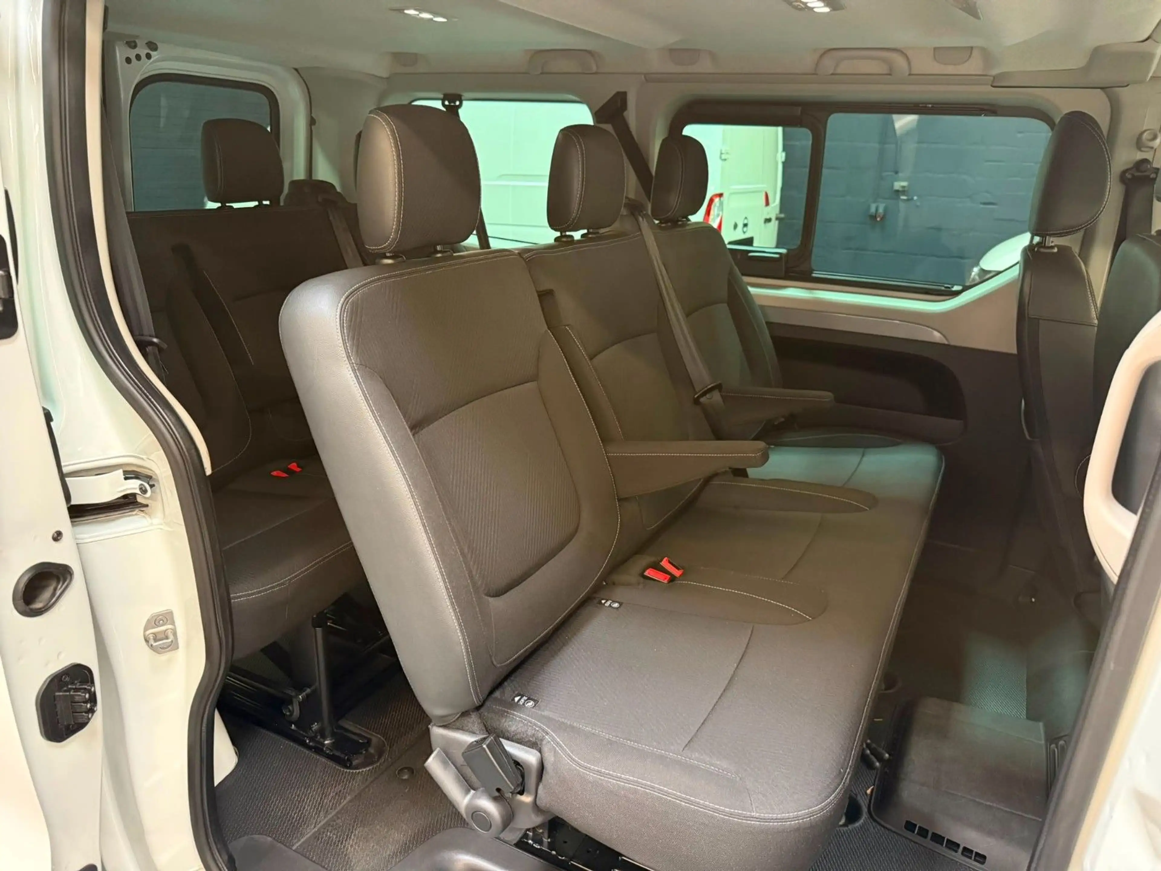 Renault Trafic Kombi L1H1 Life Style 8 Sitze AC LED PDC — photo 13