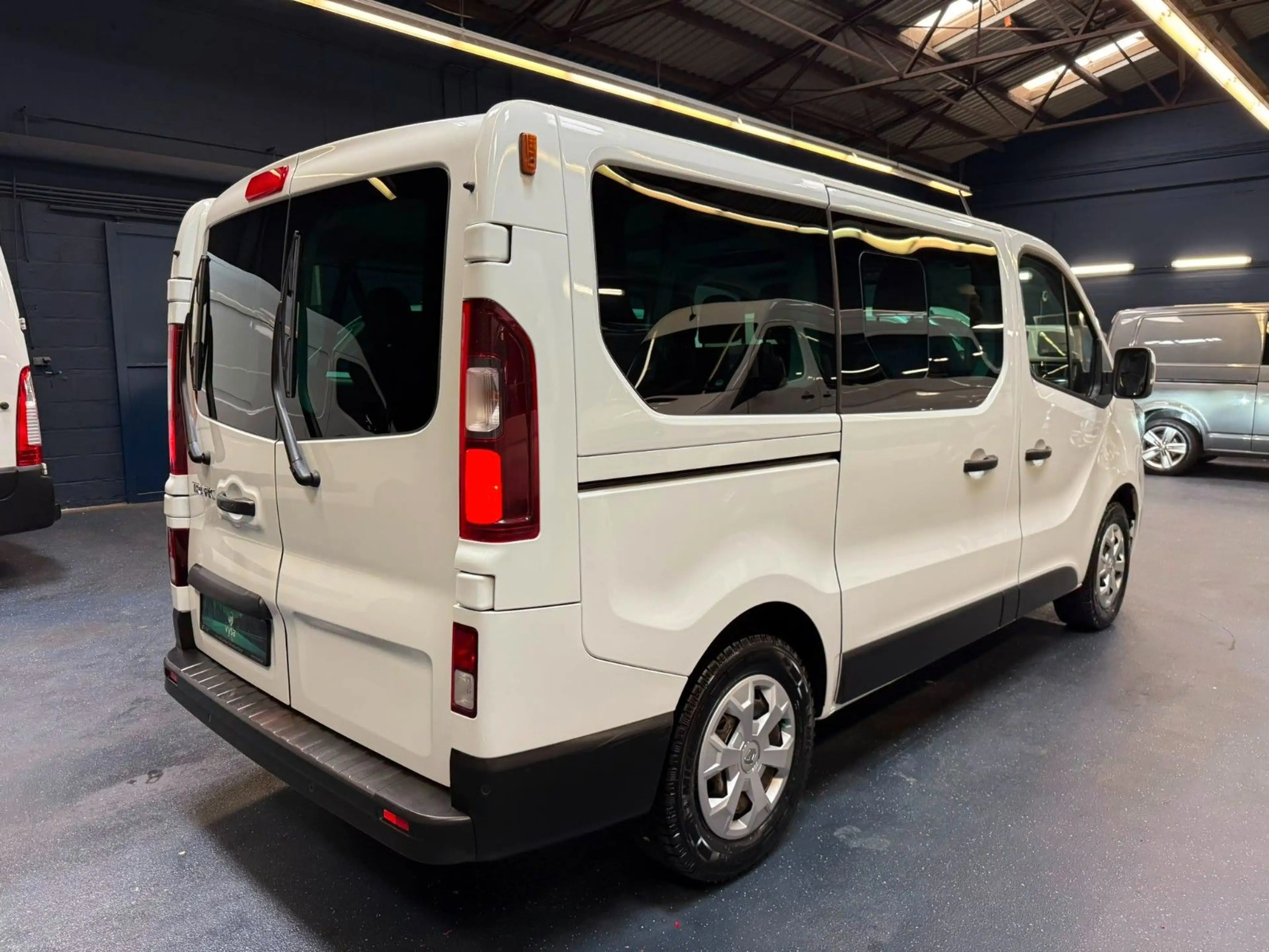 Renault Trafic Kombi L1H1 Life Style 8 Sitze AC LED PDC — photo 7