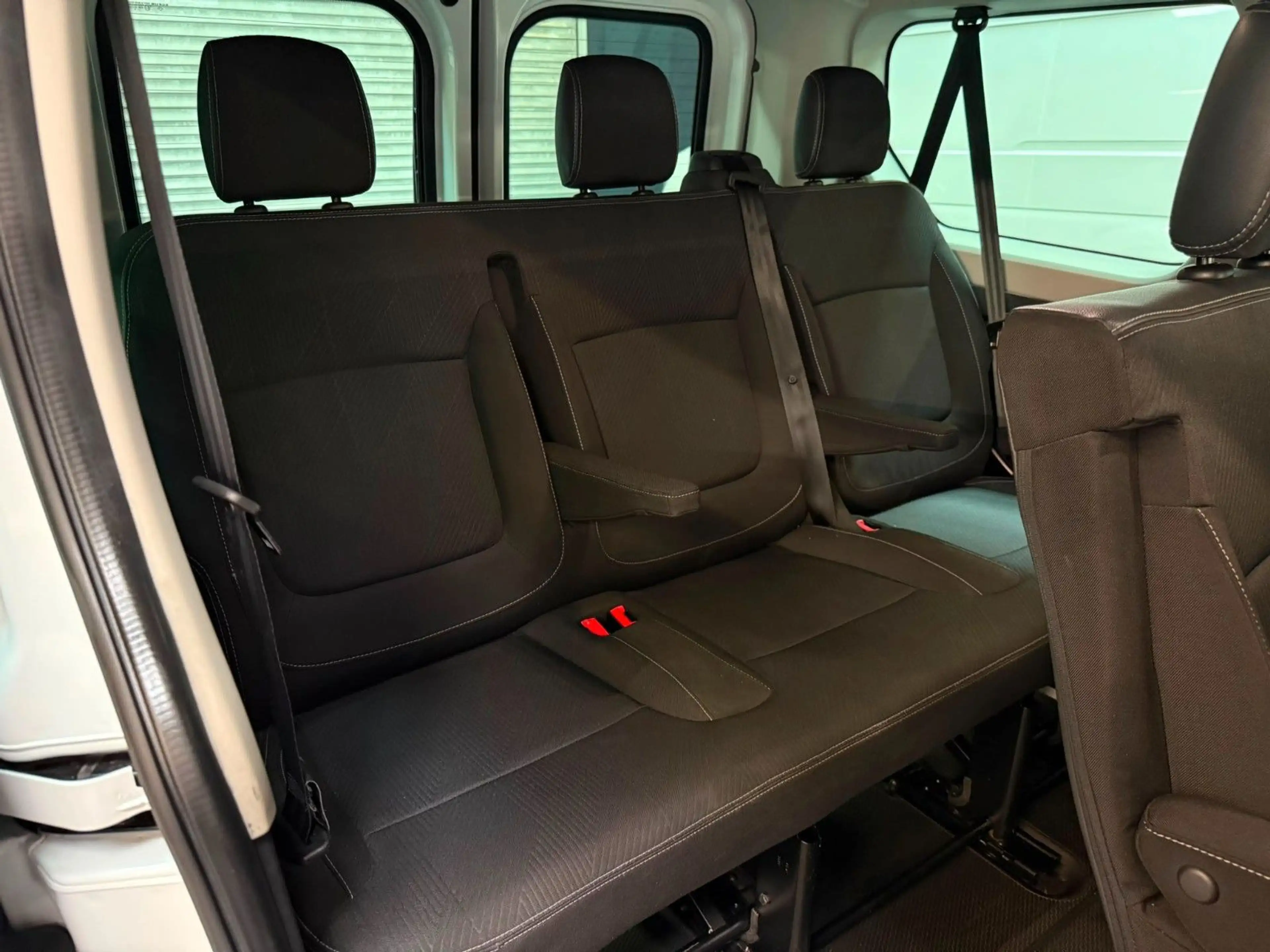 Renault Trafic Kombi L1H1 Life Style 8 Sitze AC LED PDC — photo 12