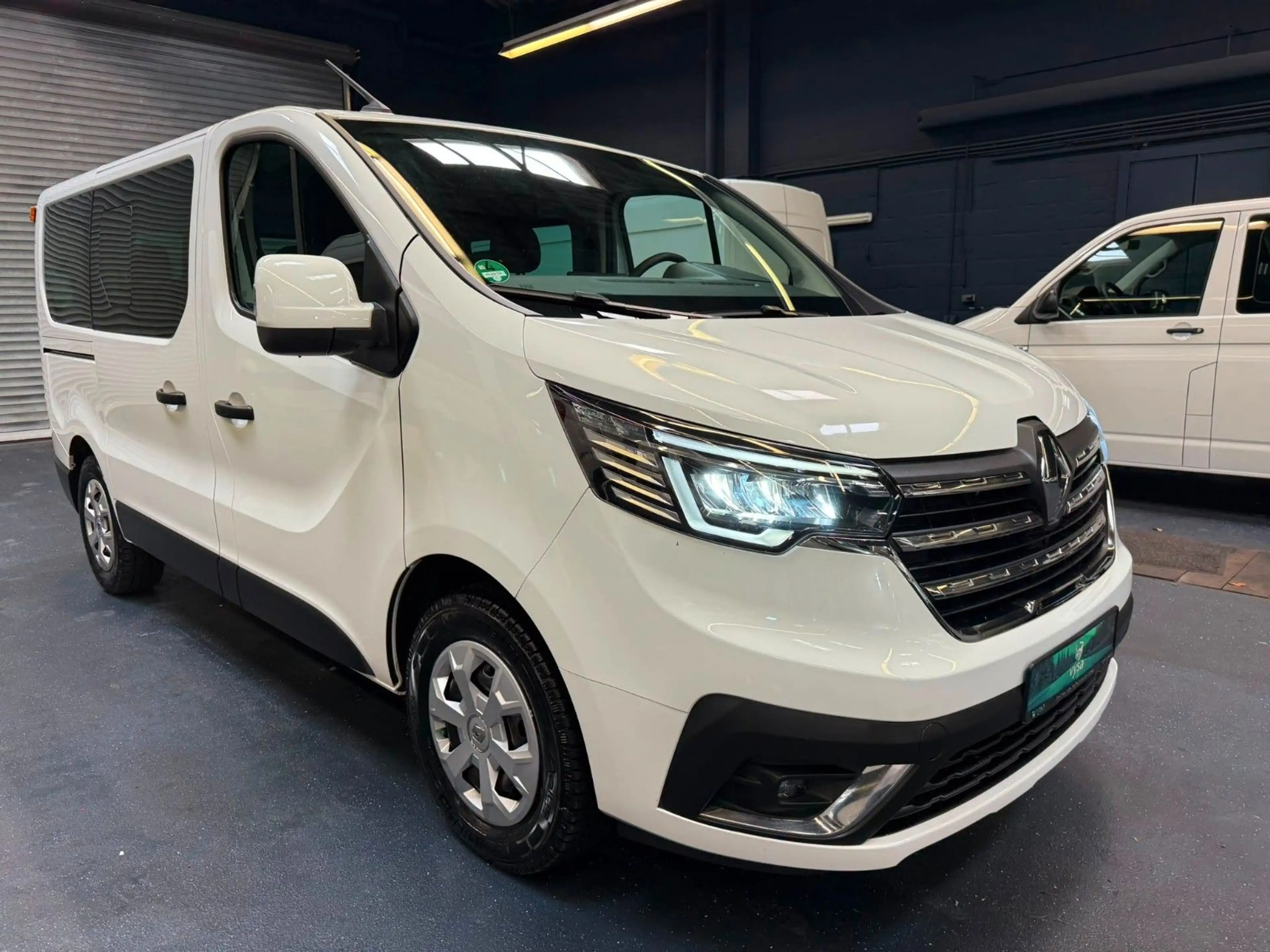 Renault Trafic Kombi L1H1 Life Style 8 Sitze AC LED PDC