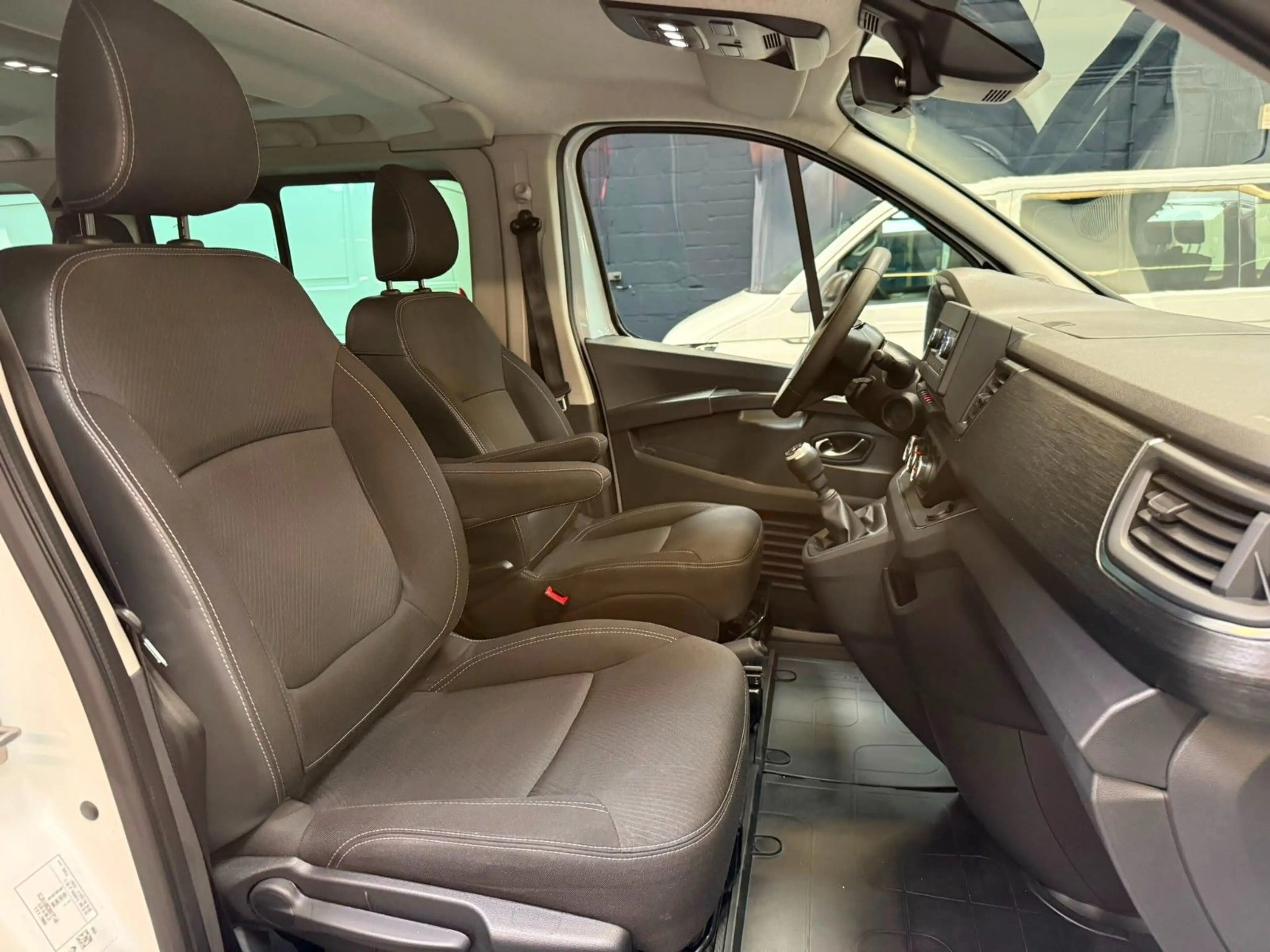 Renault Trafic Kombi L1H1 Life Style 8 Sitze AC LED PDC — photo 14