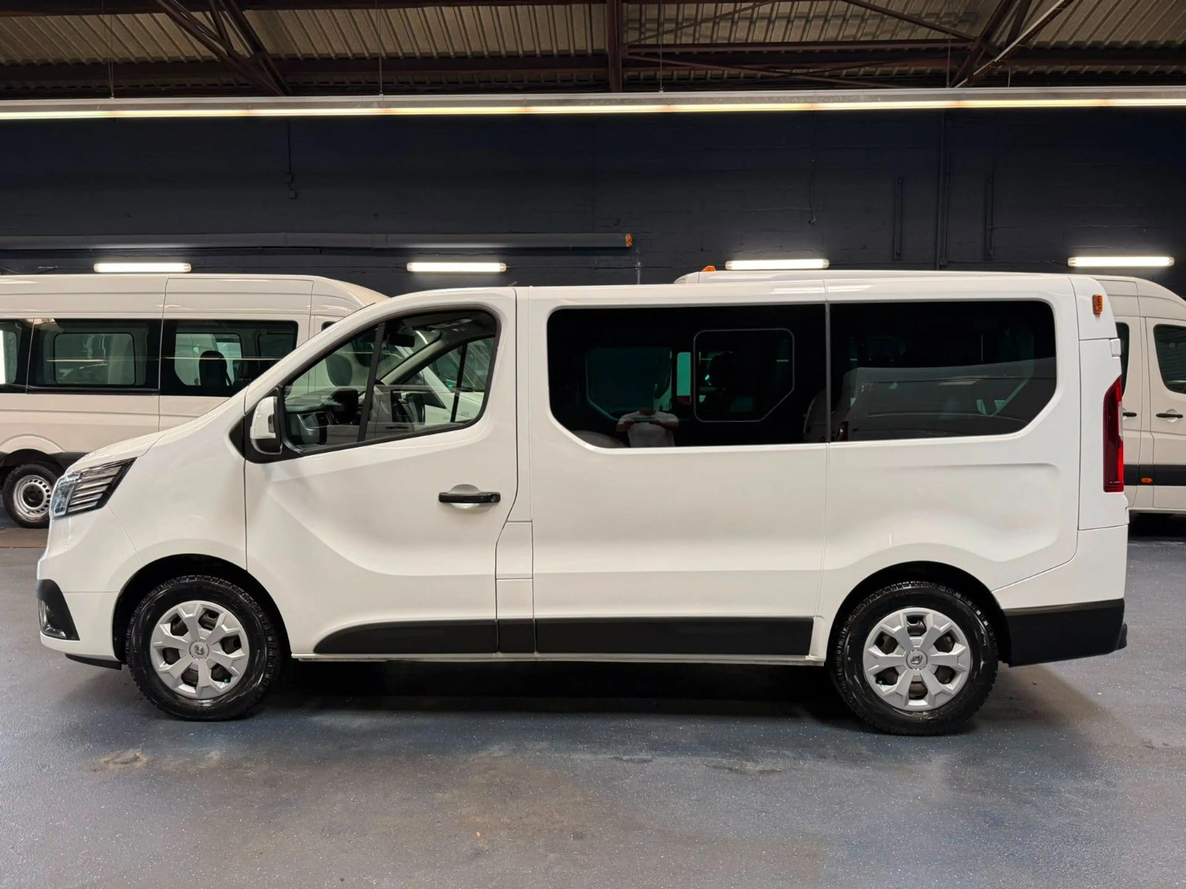 Renault Trafic Kombi L1H1 Life Style 8 Sitze AC LED PDC — photo 5