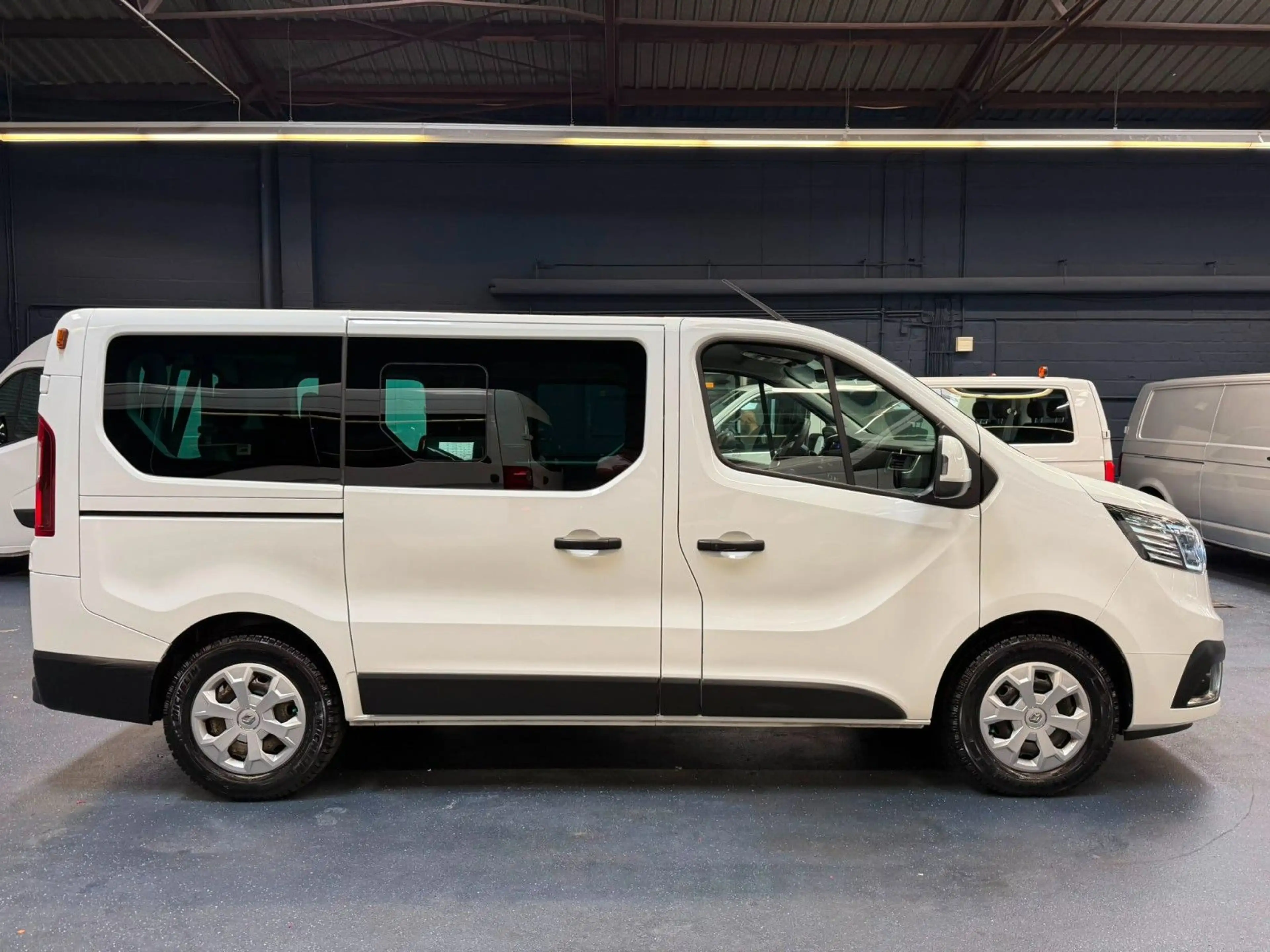 Renault Trafic Kombi L1H1 Life Style 8 Sitze AC LED PDC — photo 4