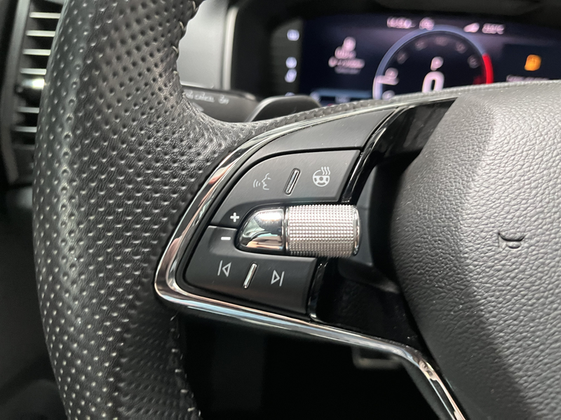 Skoda Karoq 1.5 TSI ACT Sportline Business / AUTOMAAT/ PANODAK — photo 13