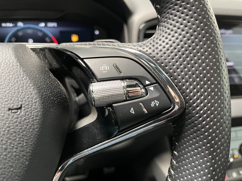 Skoda Karoq 1.5 TSI ACT Sportline Business / AUTOMAAT/ PANODAK — photo 14